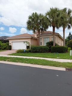 Original Owner. Quality built 4bed/3bath CBS home by popular GL Homes.  Architectural features include ideal 3-way split floor plan, impressive 17'x6' foyer with coffered ceiling & sidelite entry and soaring 10' ceilings & 8' doors throughout. Kitchen has 42" cherry wood cabinetry with accent molding, large built-in pantry and breakfast nook with lake views. Master Bedroom features 2 walk-in closets & large trey ceiling. Master Bath has dual cherry vanities with granite counters, floor to ceiling tiled stall shower, large soaking tub and privacy toilet. The 3 bedrooms have adjacent baths while 4th bedroom is utilized as a Den. Laundry Room has new appliances, overhead cabinetry and utility sink. Attractive pavers at front entry and covered Lanai. Spacious yard w/ room for a pool. Come see!