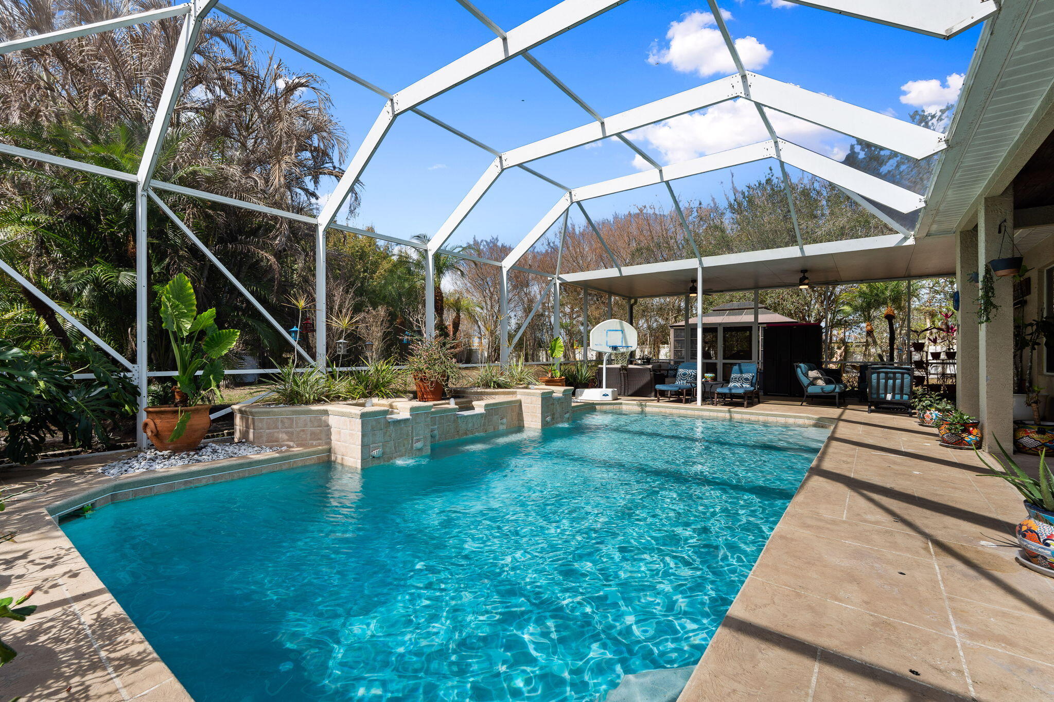 PALM LAKE GARDENS - Residential