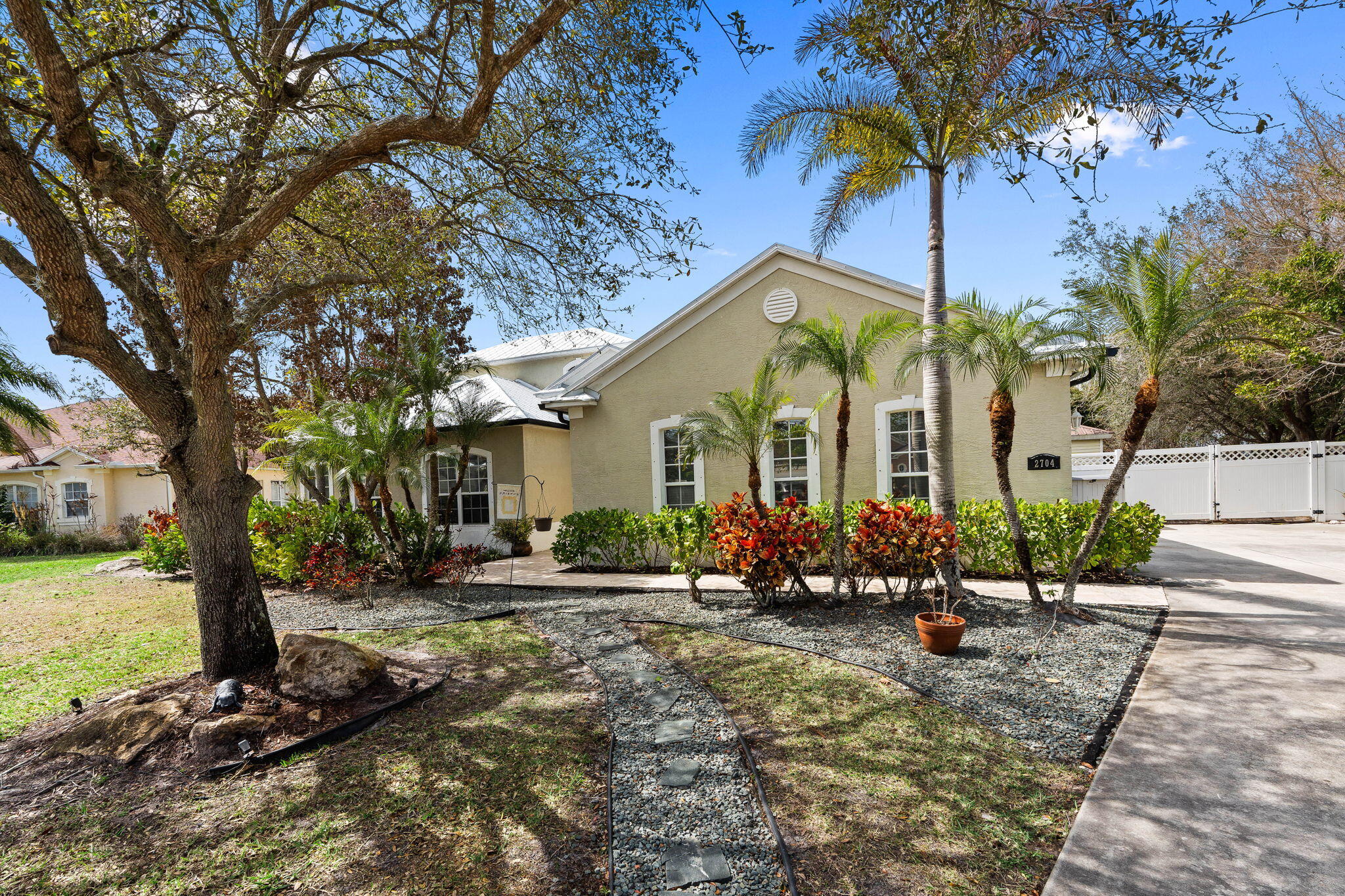 PALM LAKE GARDENS - Residential
