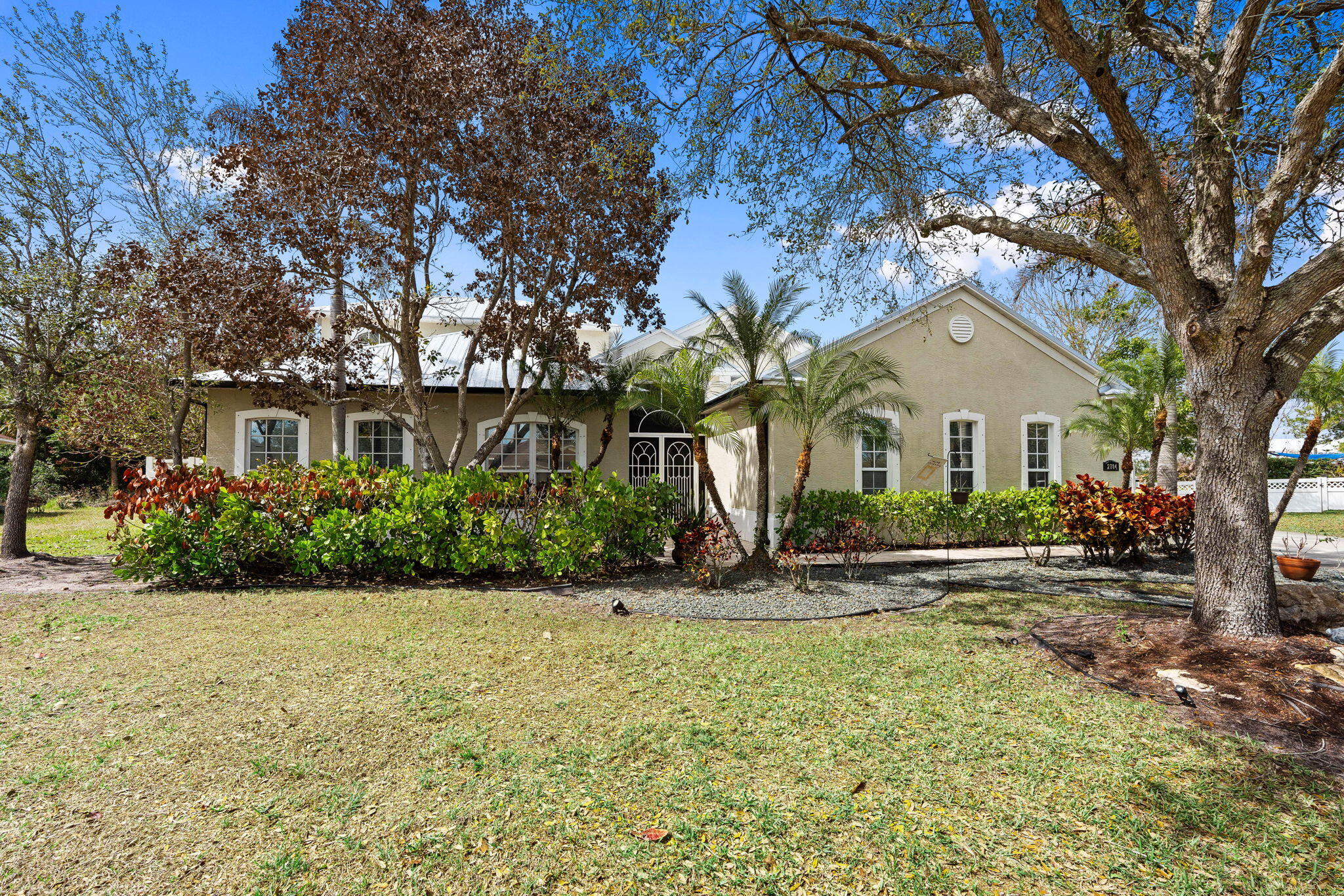 PALM LAKE GARDENS - Residential