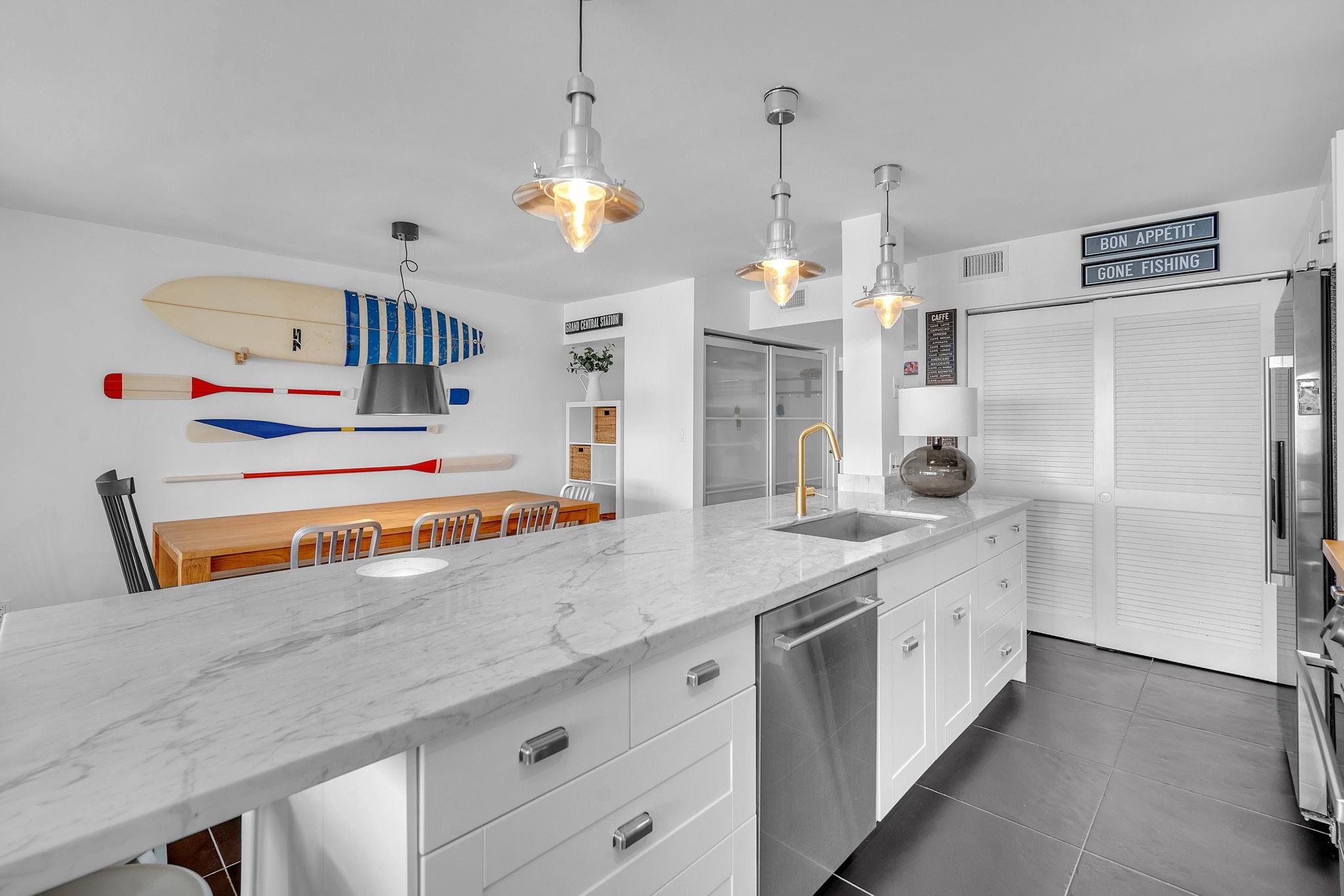 THE BEACH HOUSE CONDO - Residential