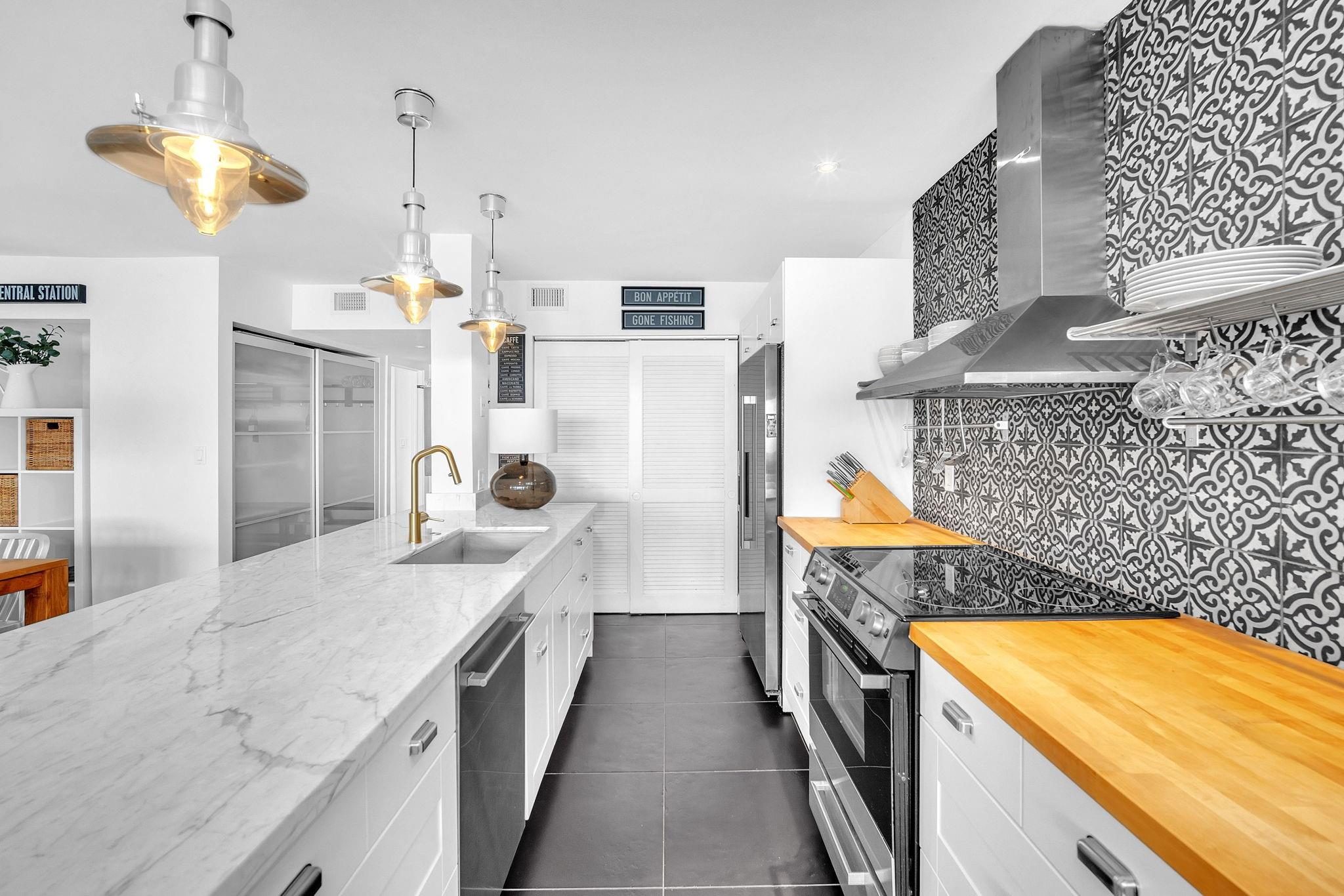 THE BEACH HOUSE CONDO - Residential