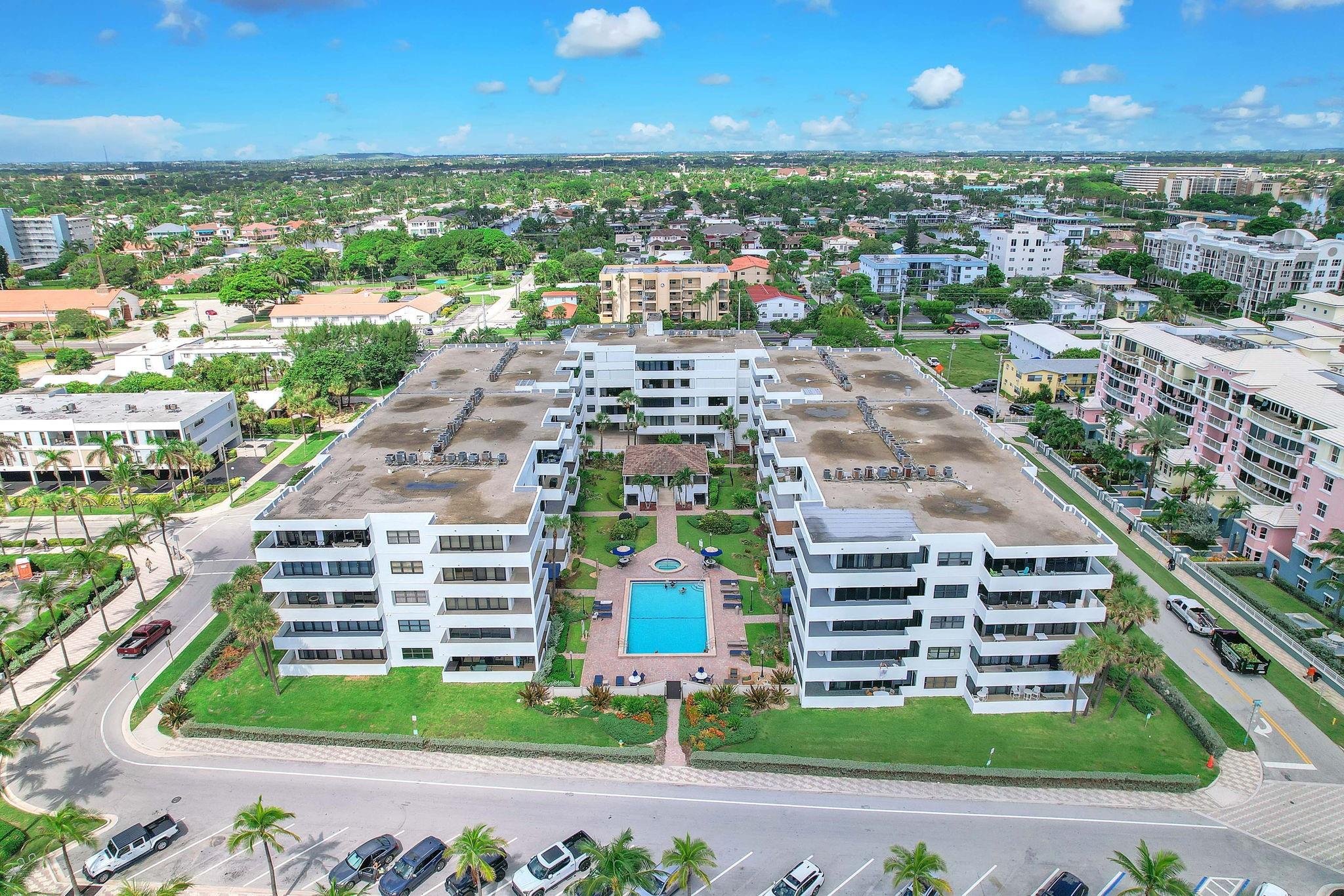 THE BEACH HOUSE CONDO - Residential