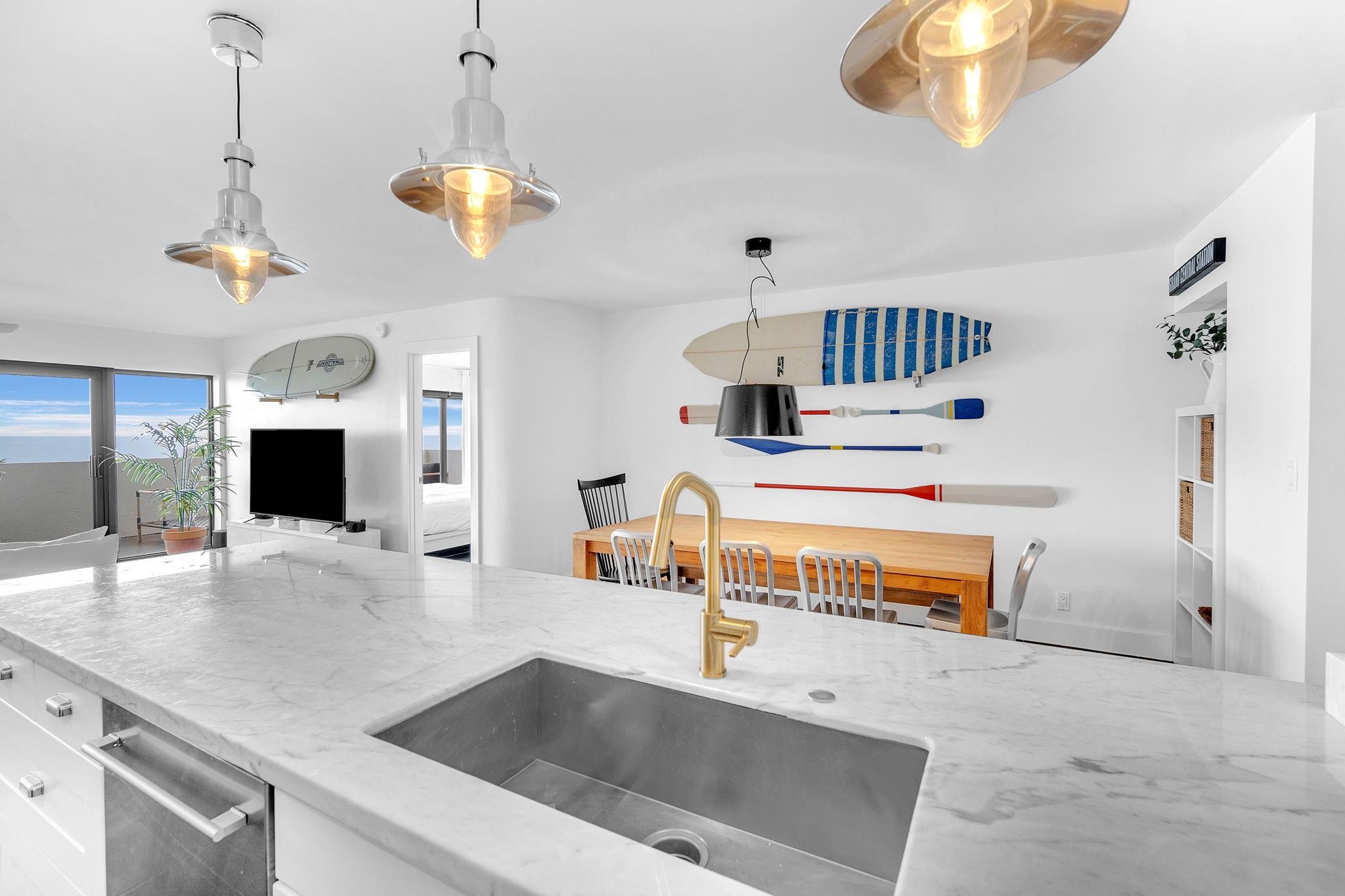 THE BEACH HOUSE CONDO - Residential
