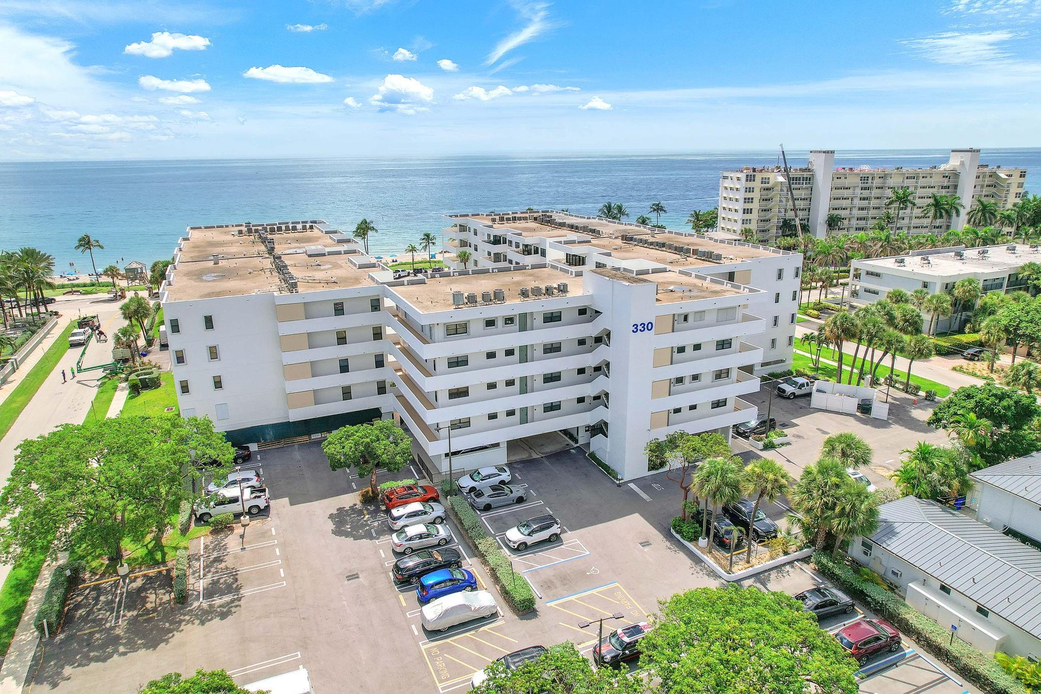 THE BEACH HOUSE CONDO - Residential