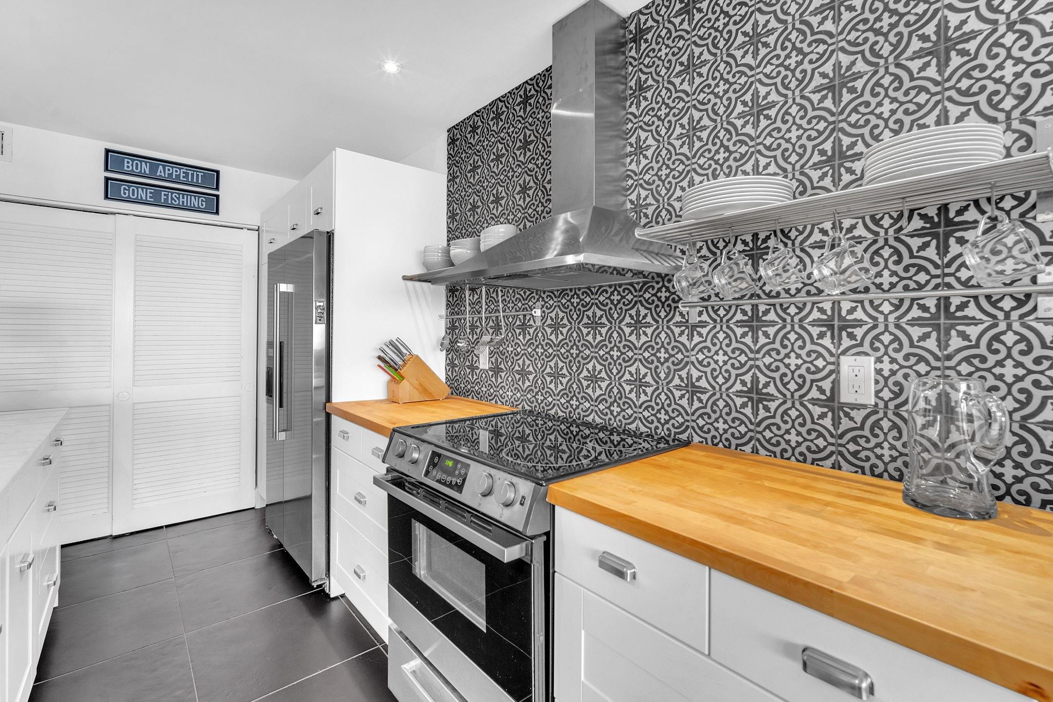 THE BEACH HOUSE CONDO - Residential