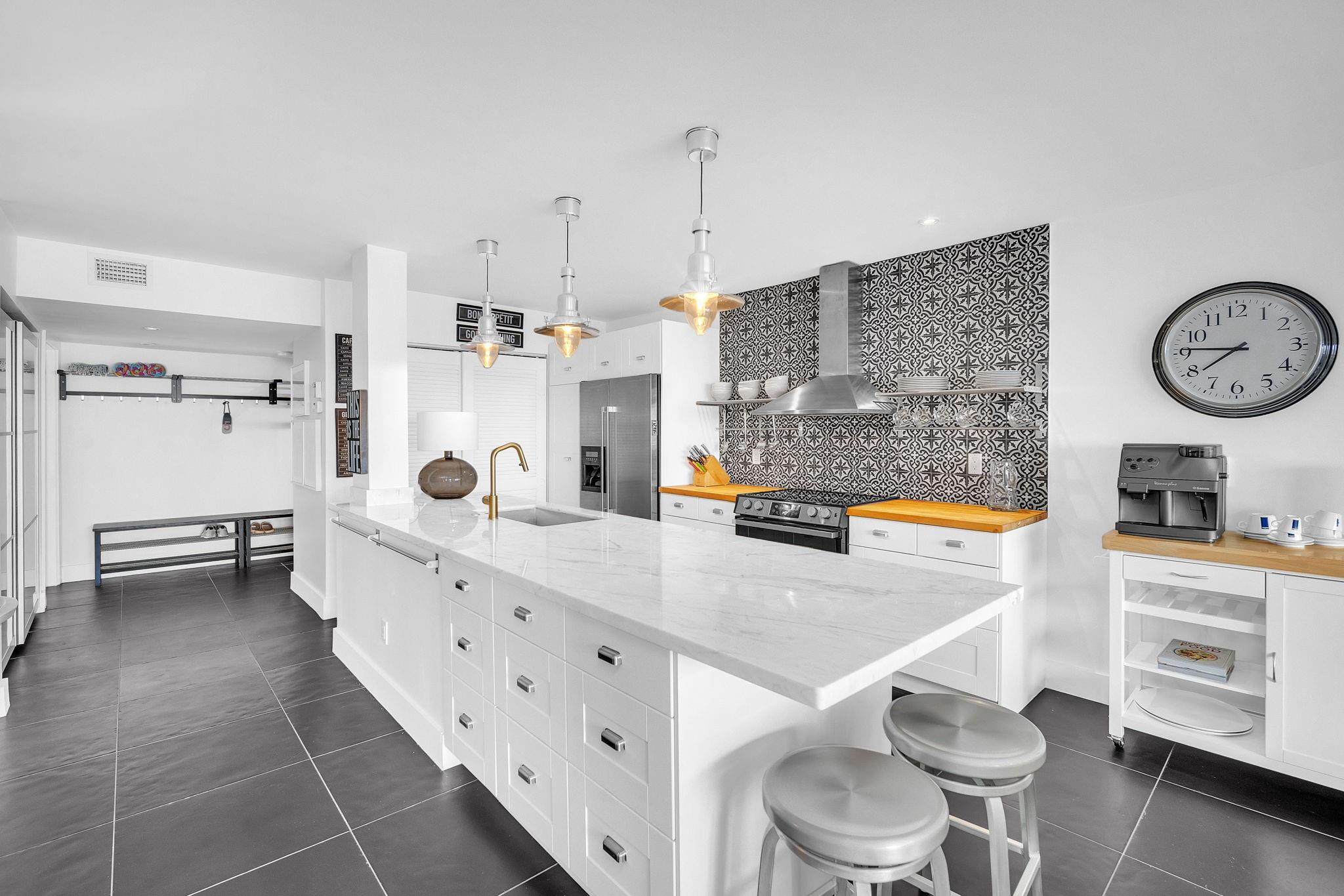 THE BEACH HOUSE CONDO - Residential