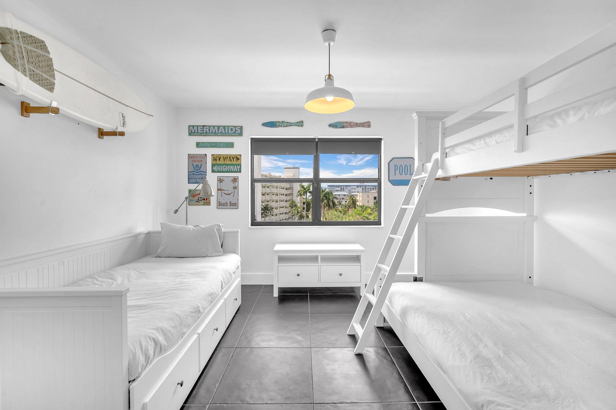 THE BEACH HOUSE CONDO - Residential