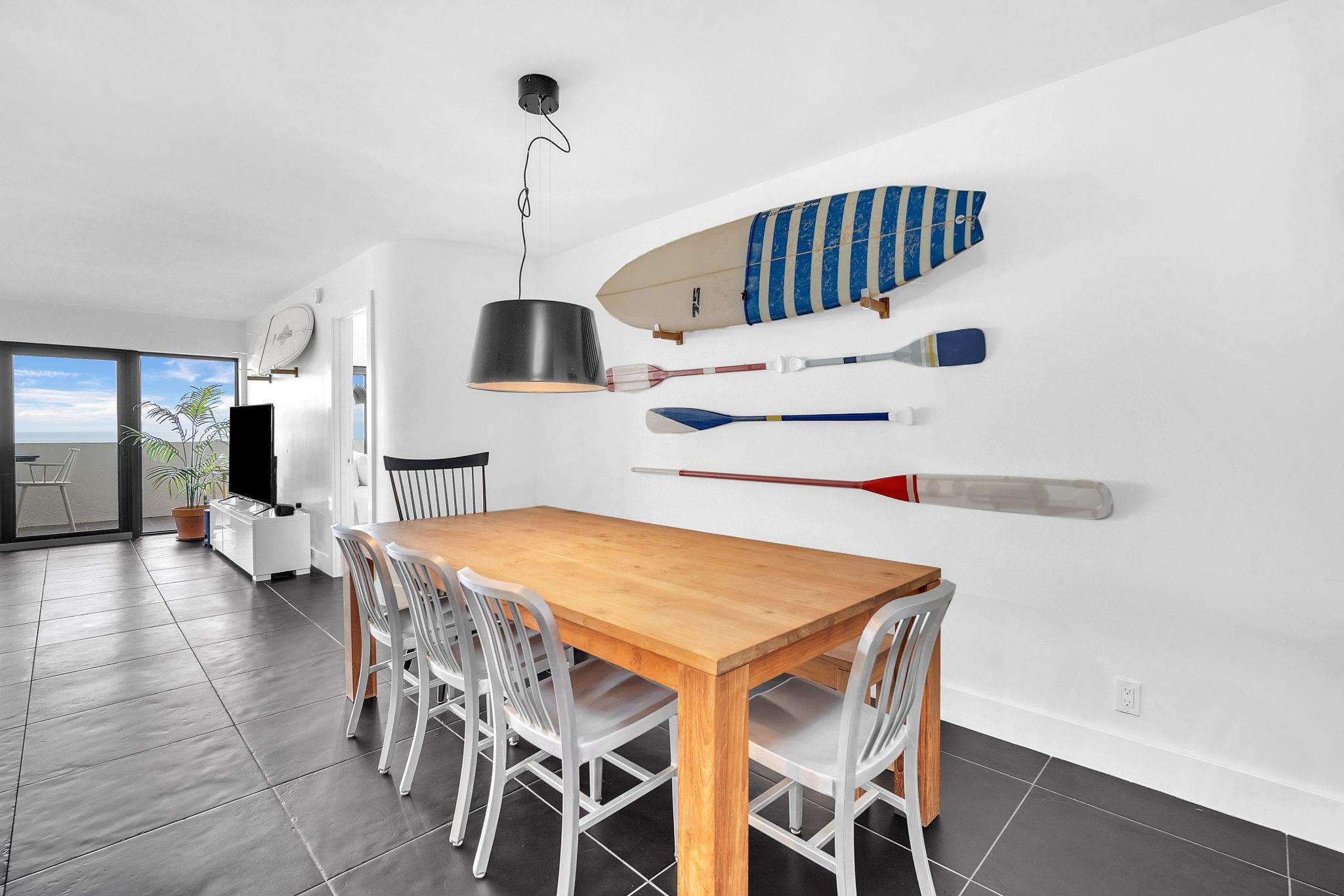 THE BEACH HOUSE CONDO - Residential