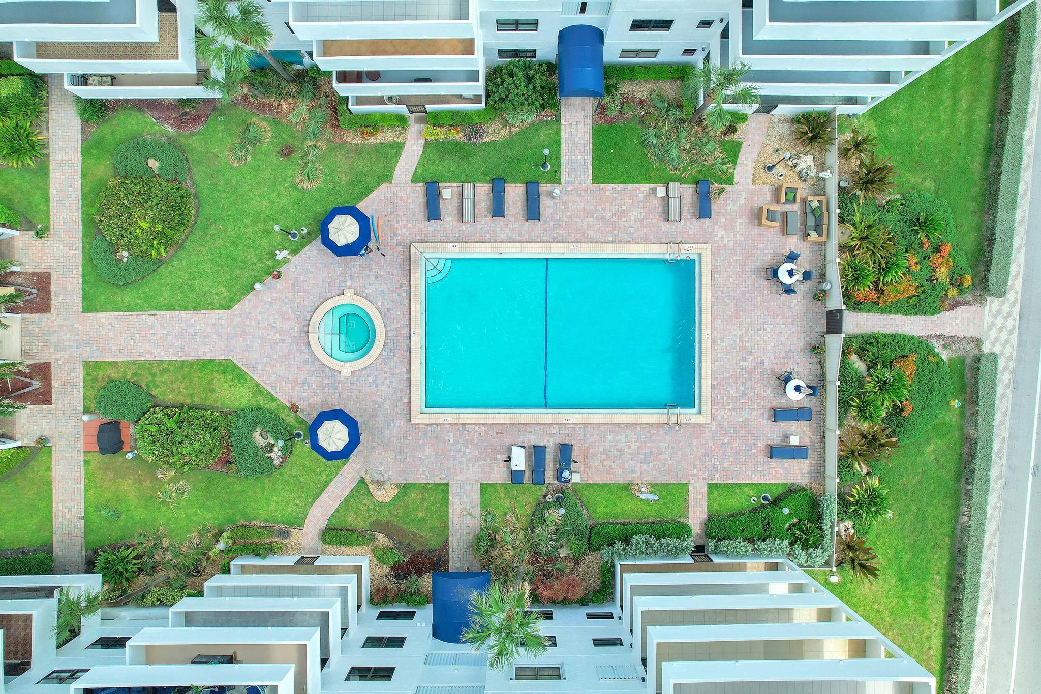 THE BEACH HOUSE CONDO - Residential