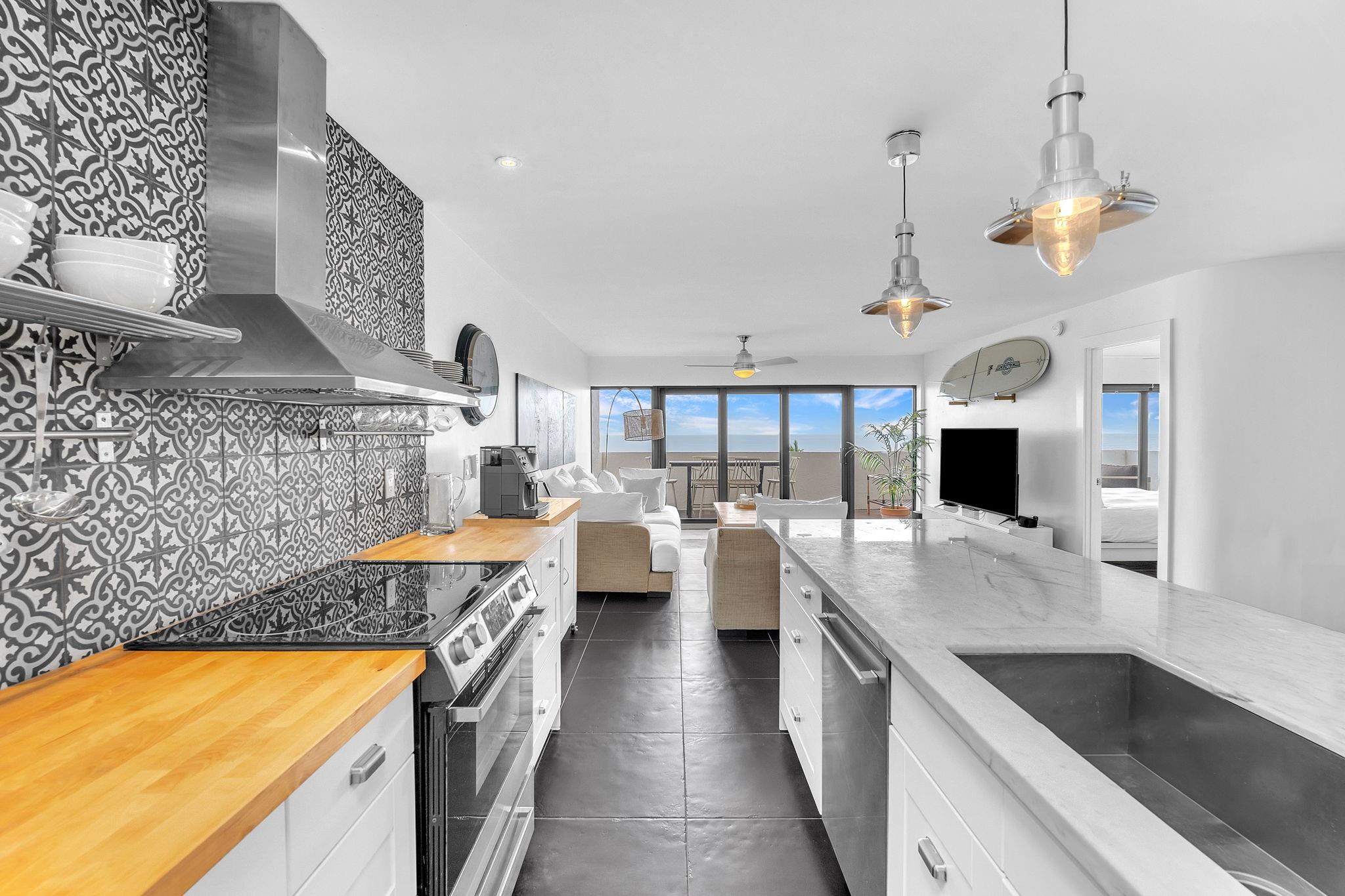 THE BEACH HOUSE CONDO - Residential