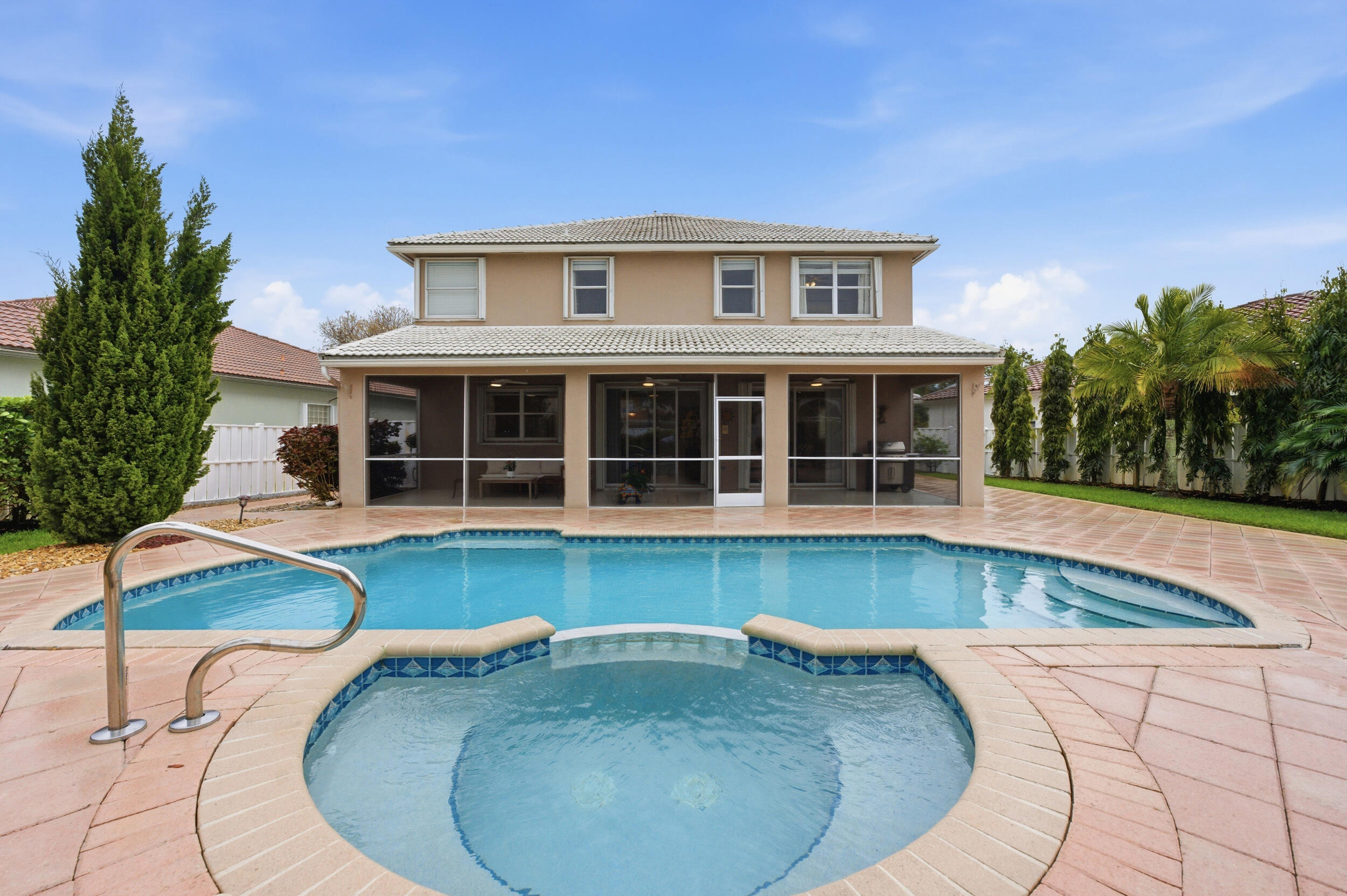 PEMBROKE SHORES - Residential
