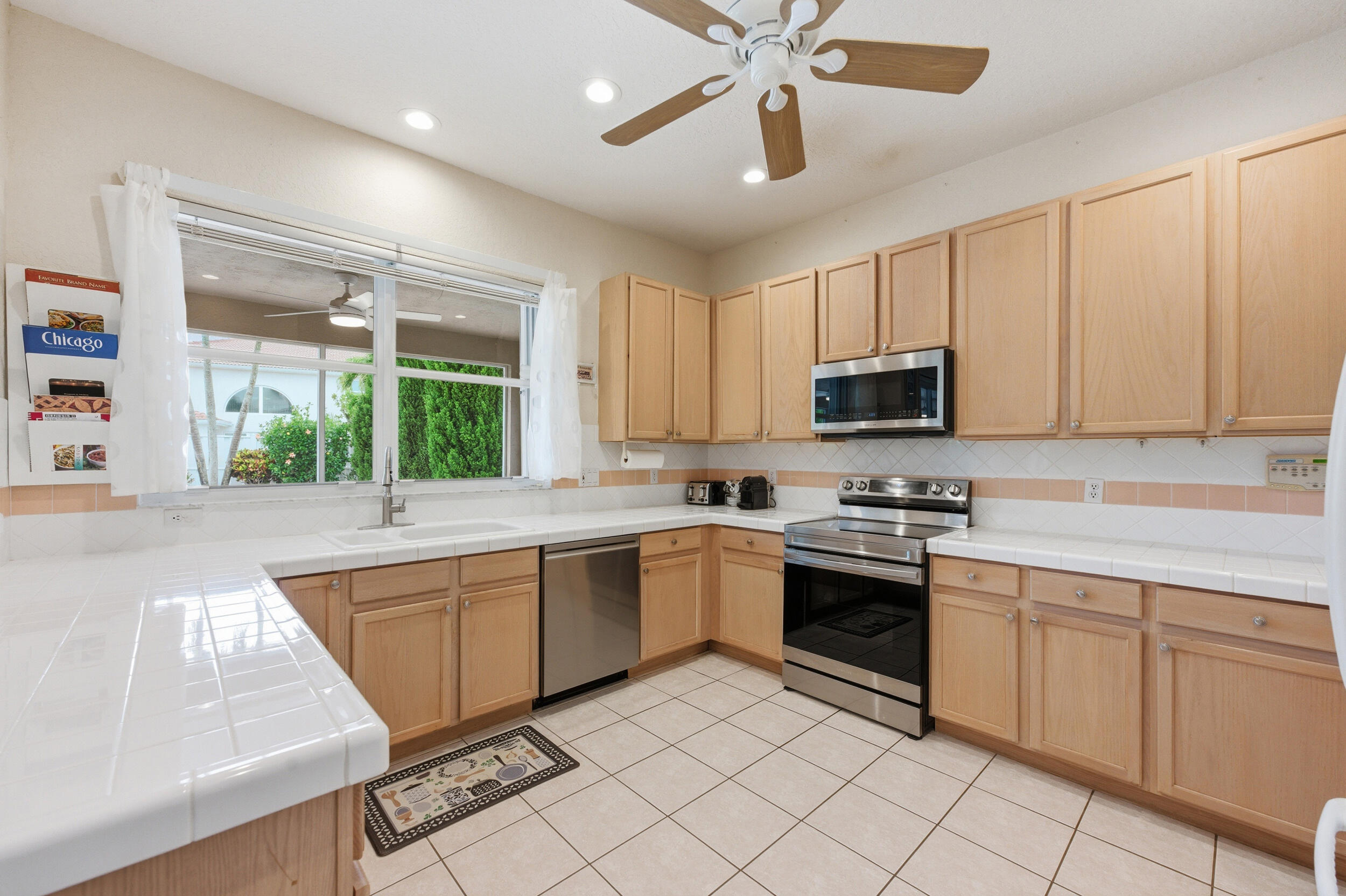 PEMBROKE SHORES - Residential
