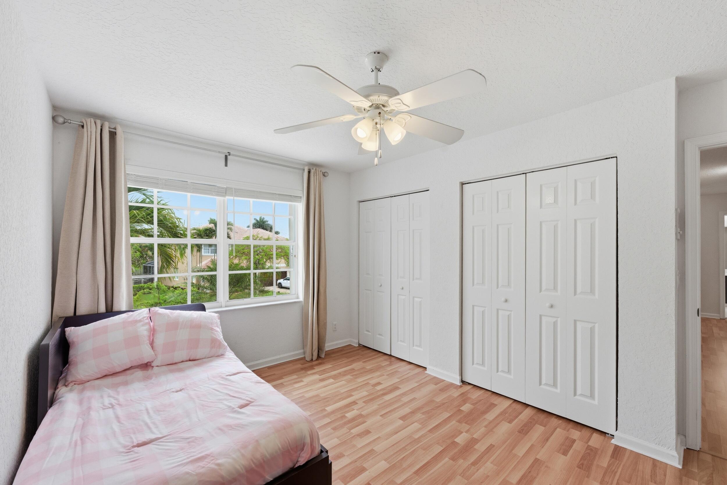 PEMBROKE SHORES - Residential