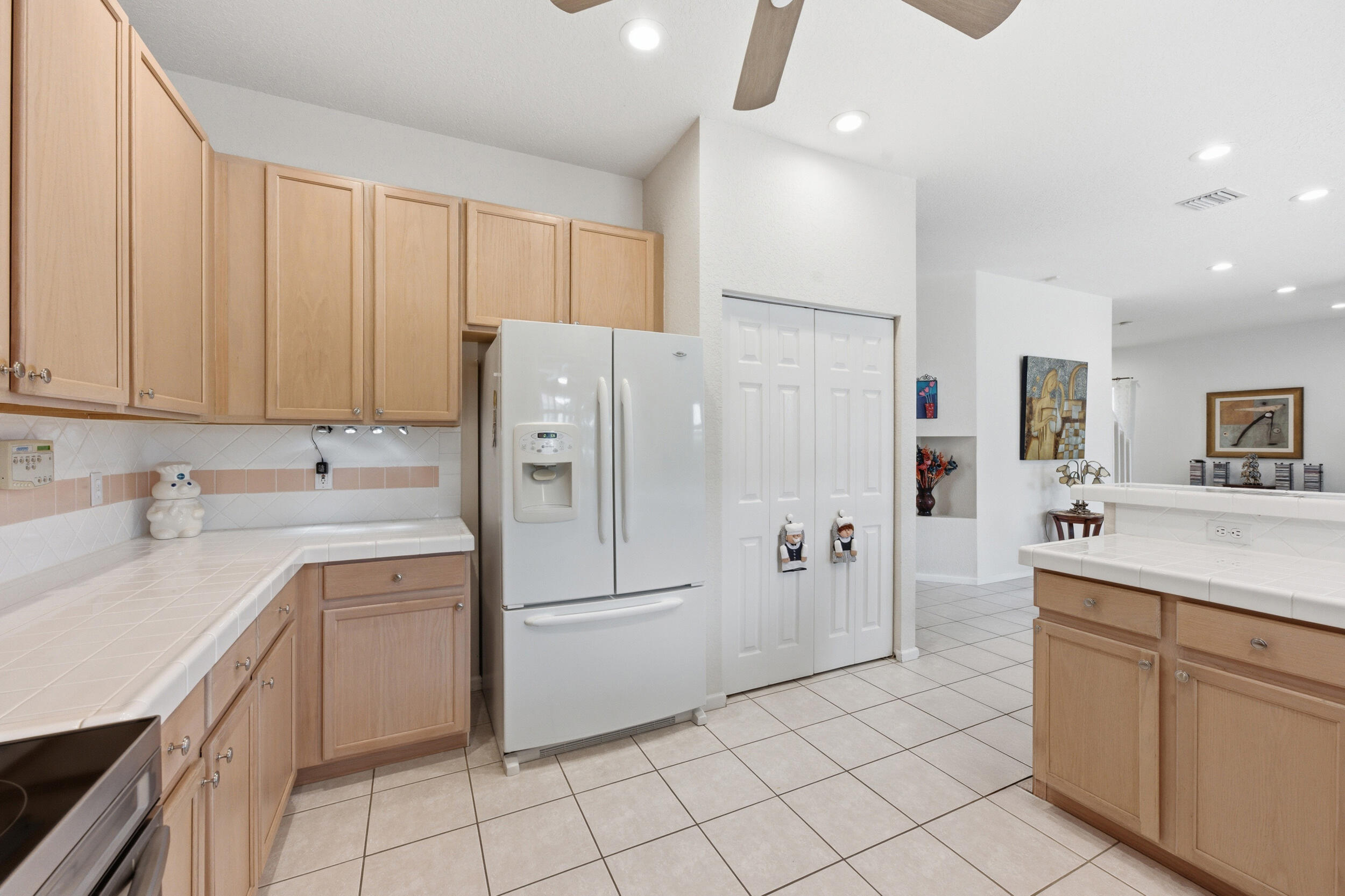 PEMBROKE SHORES - Residential