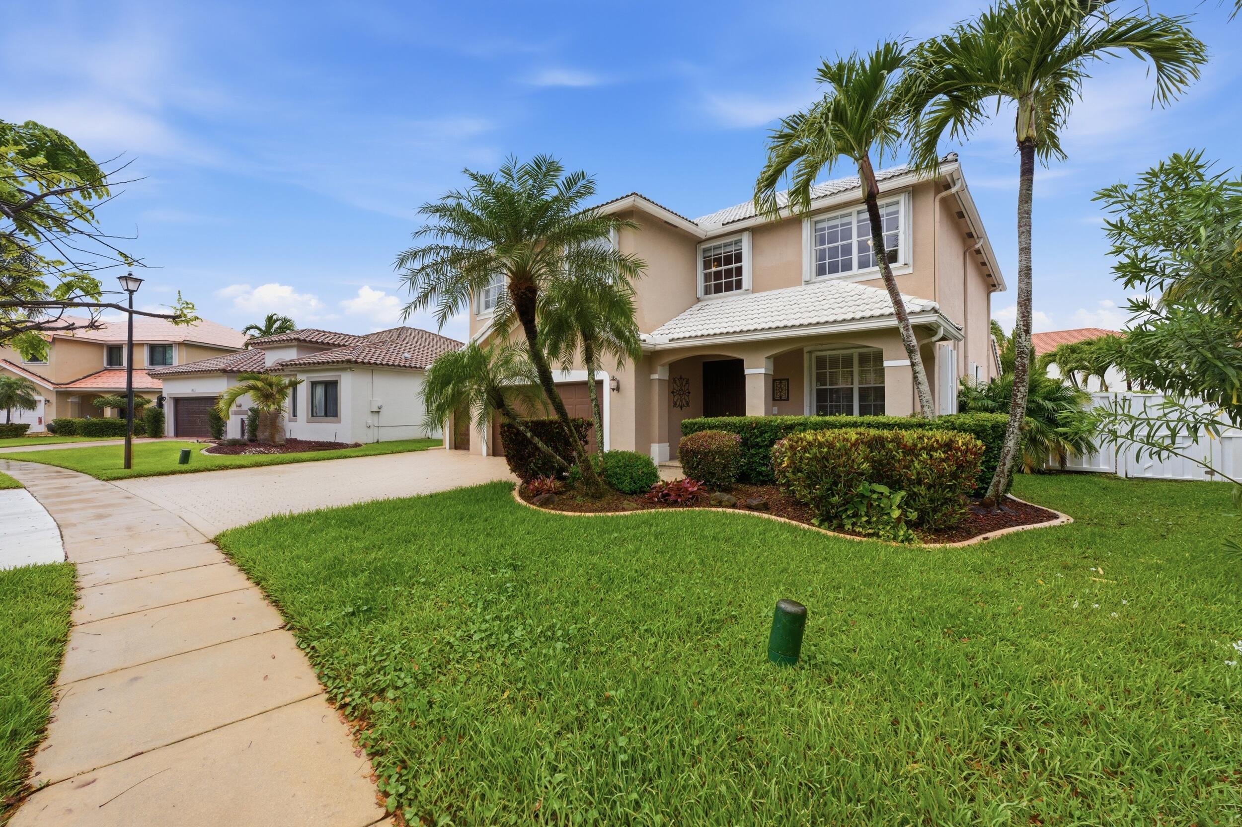 PEMBROKE SHORES - Residential