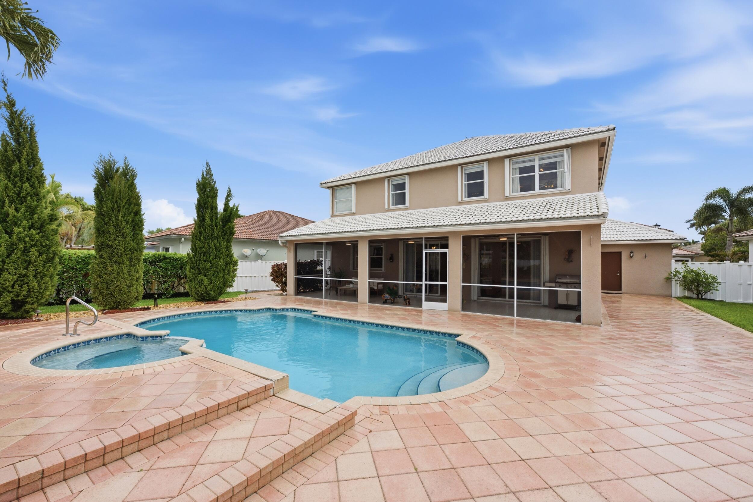 PEMBROKE SHORES - Residential