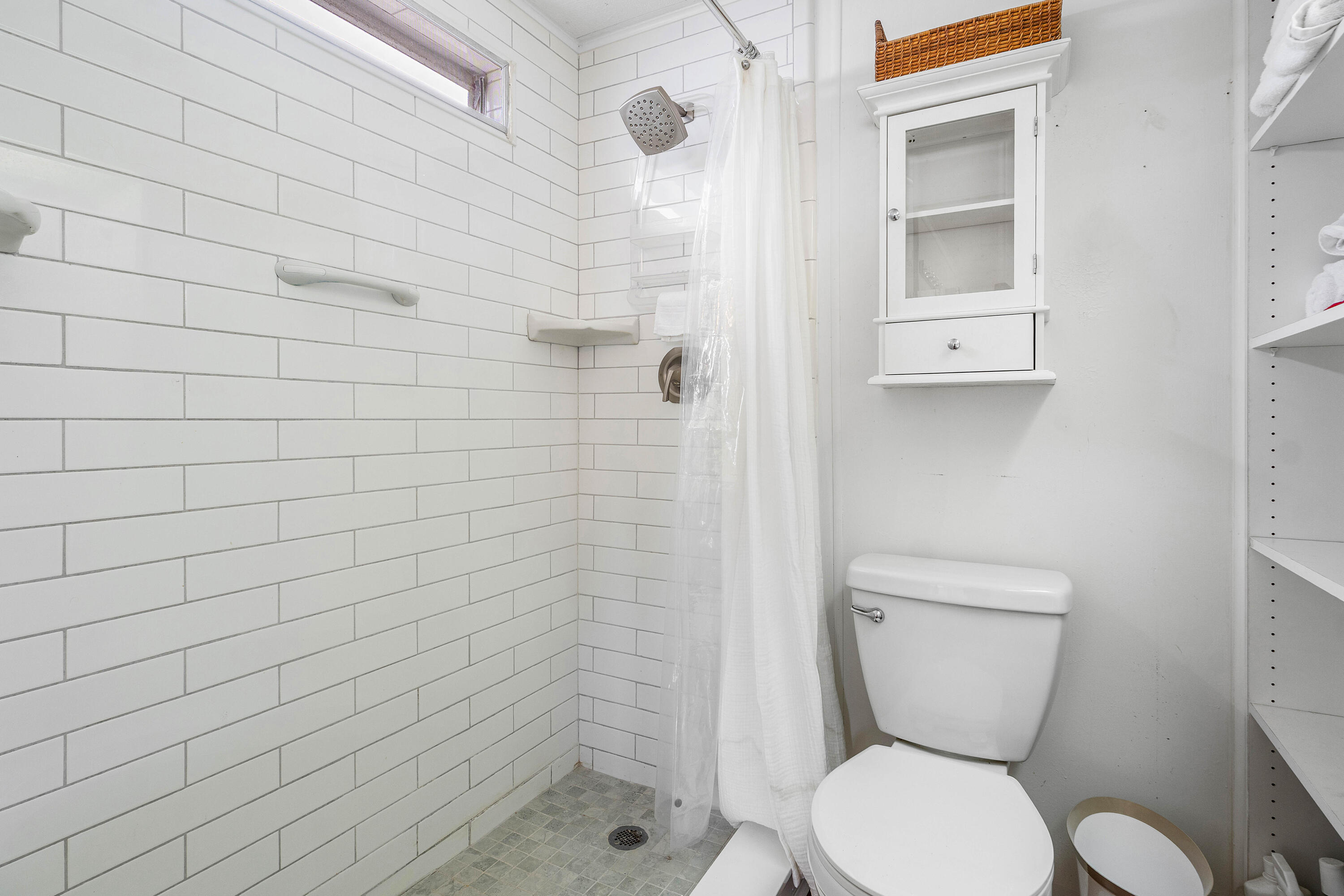 BRINY BREEZES INC - Residential Lease