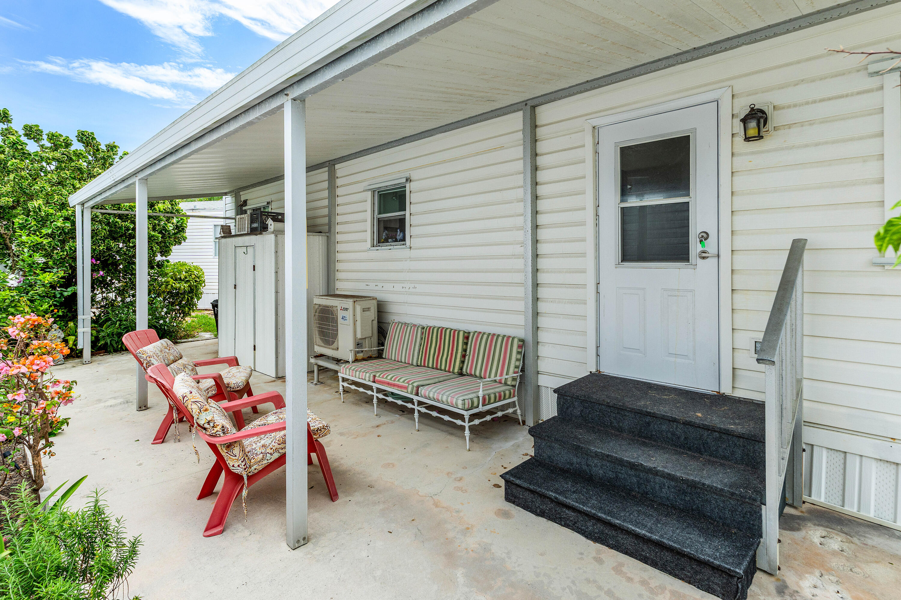 BRINY BREEZES INC - Residential Lease