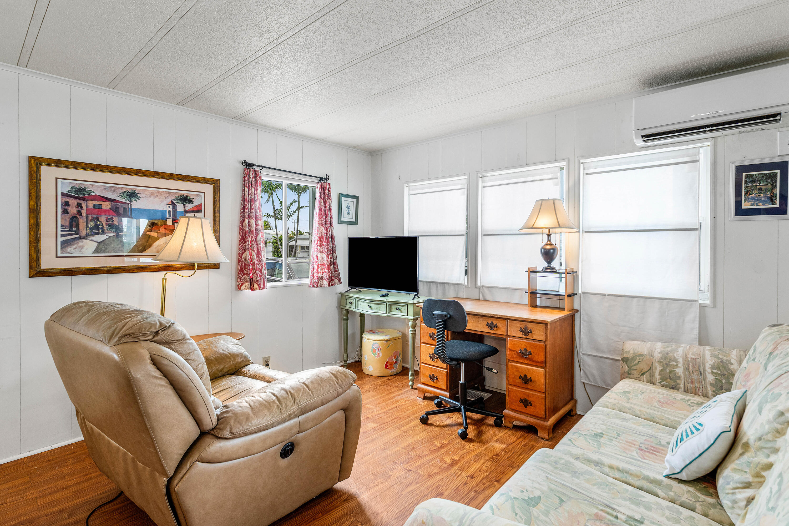 BRINY BREEZES INC - Residential Lease