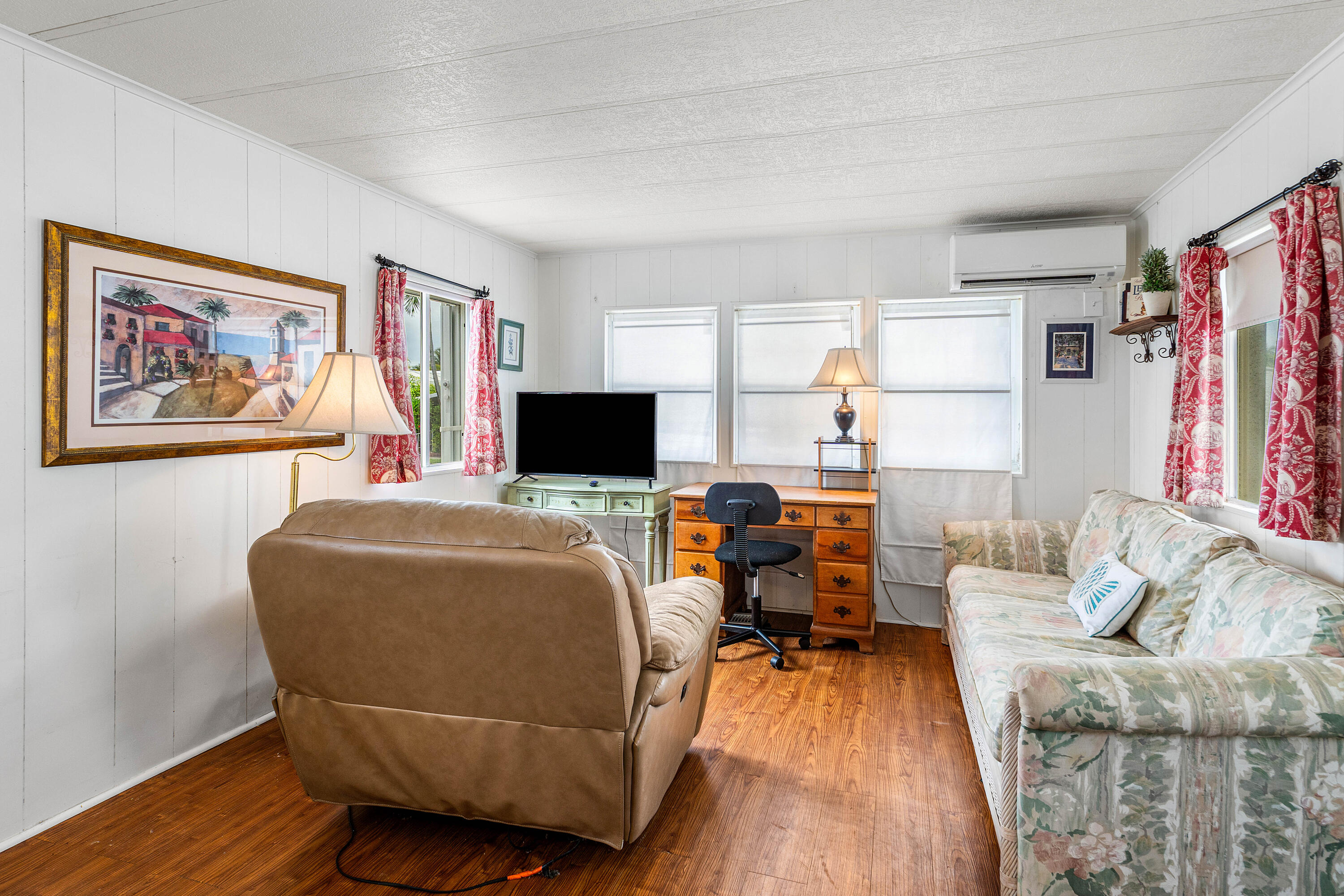 BRINY BREEZES INC - Residential Lease