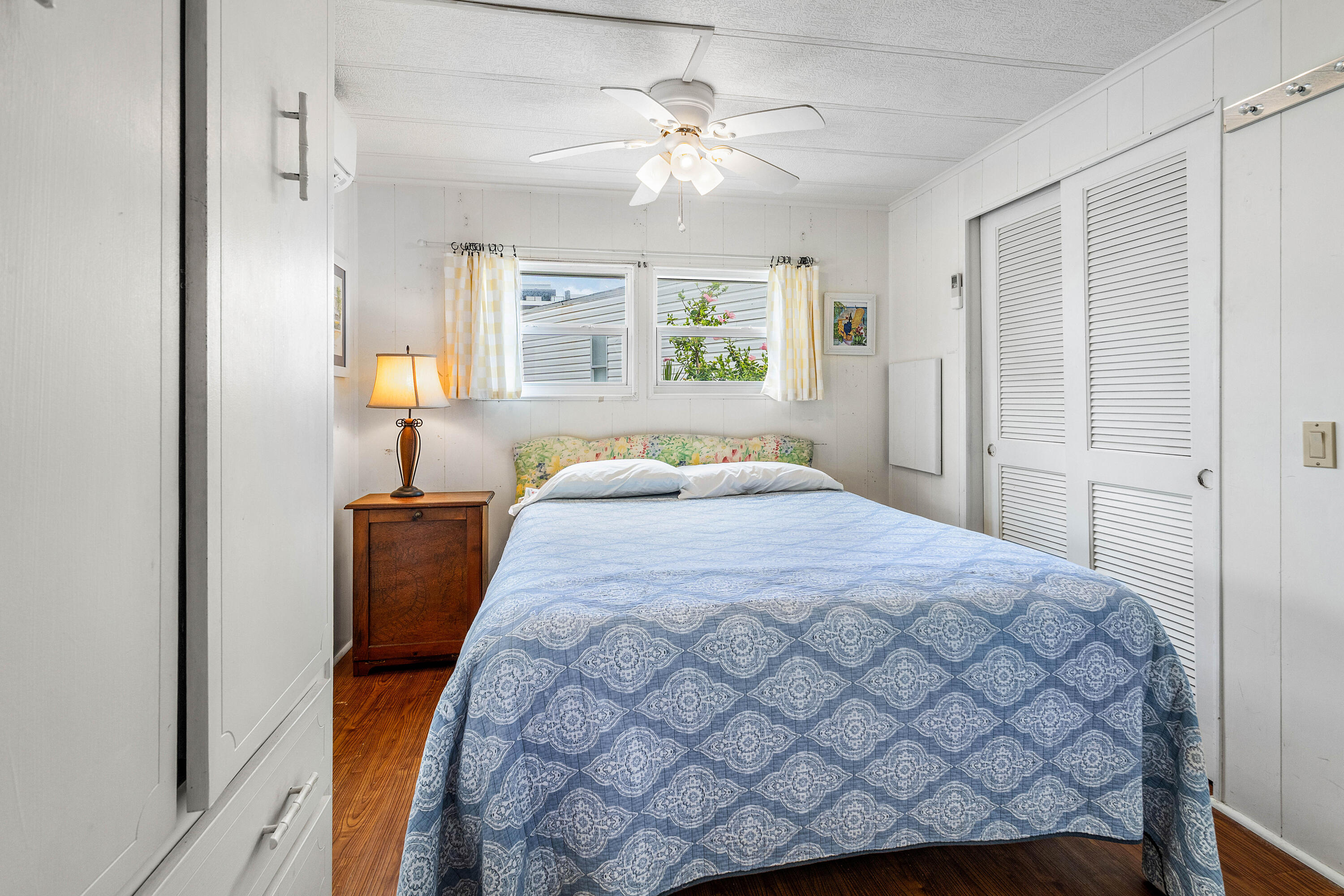 BRINY BREEZES INC - Residential Lease