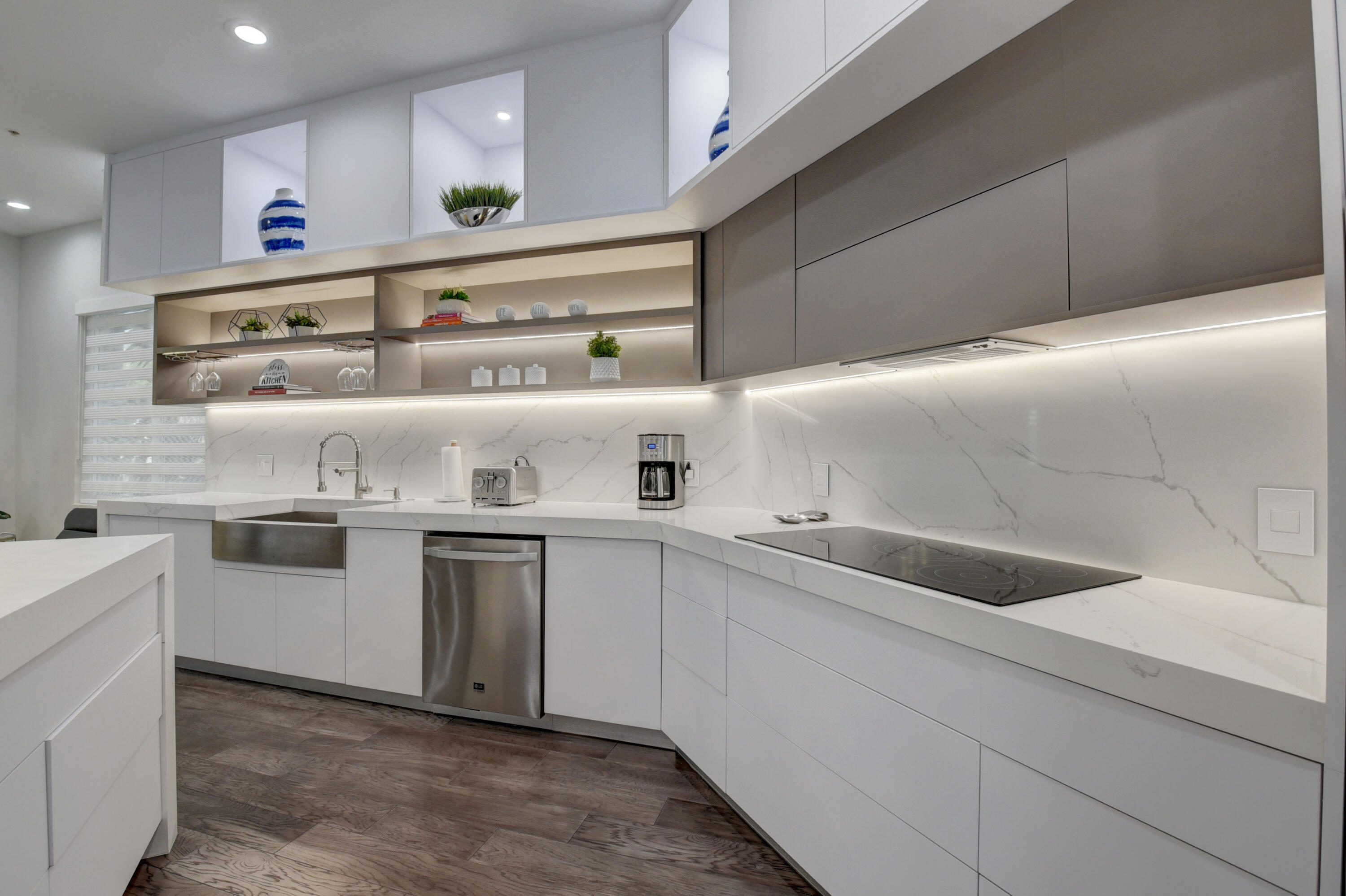 SATURNIA - Residential Lease