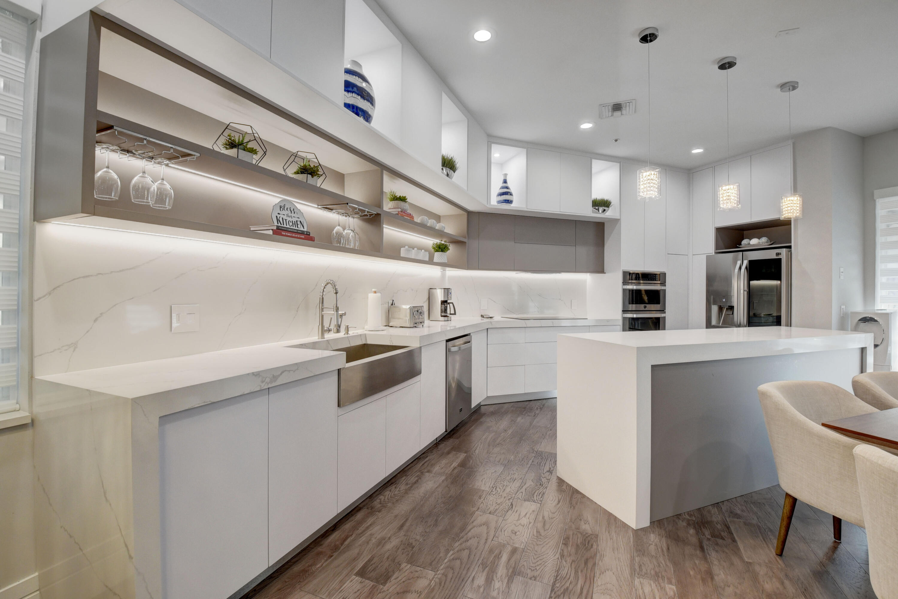 SATURNIA - Residential Lease