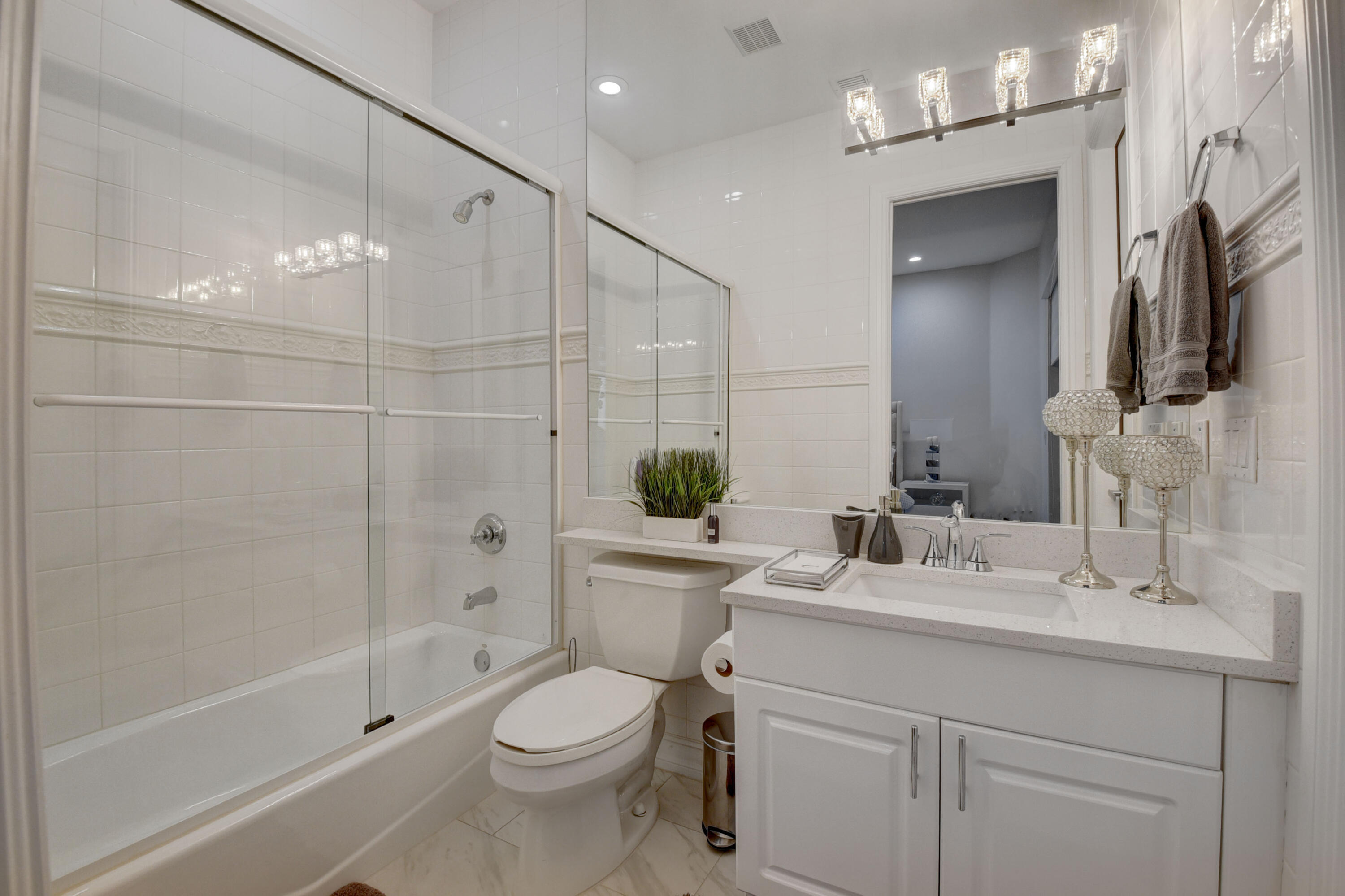 SATURNIA - Residential Lease