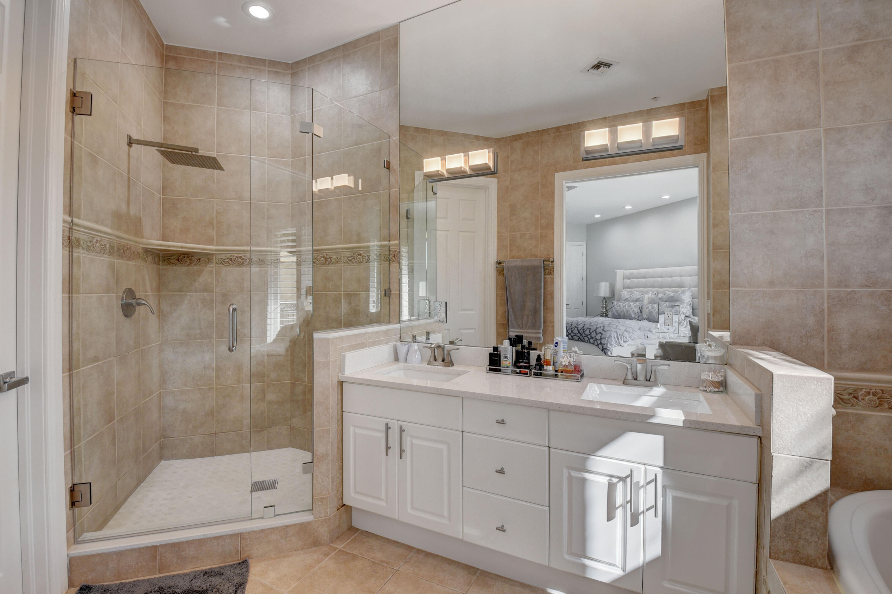 SATURNIA - Residential Lease