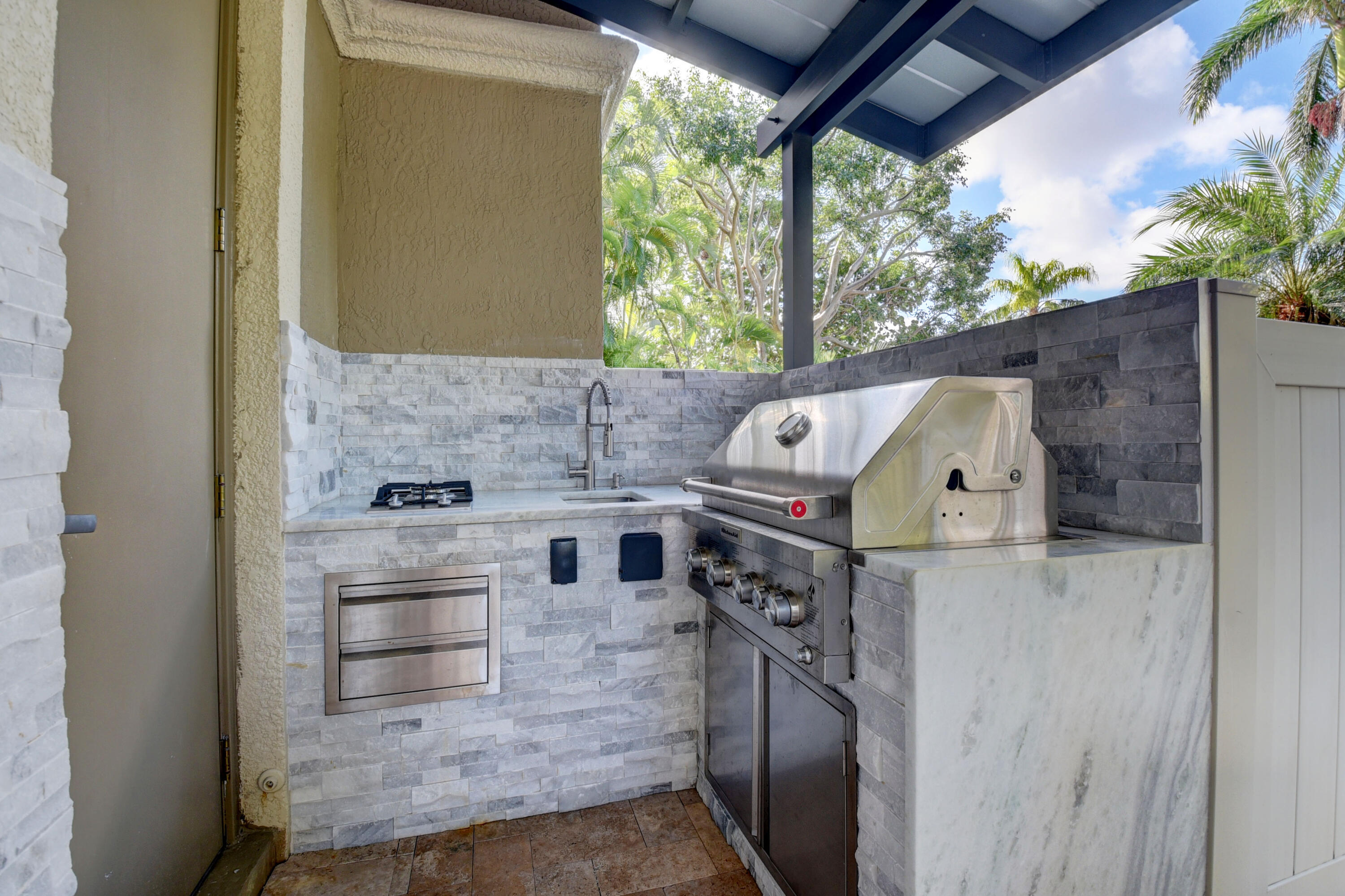 SATURNIA - Residential Lease
