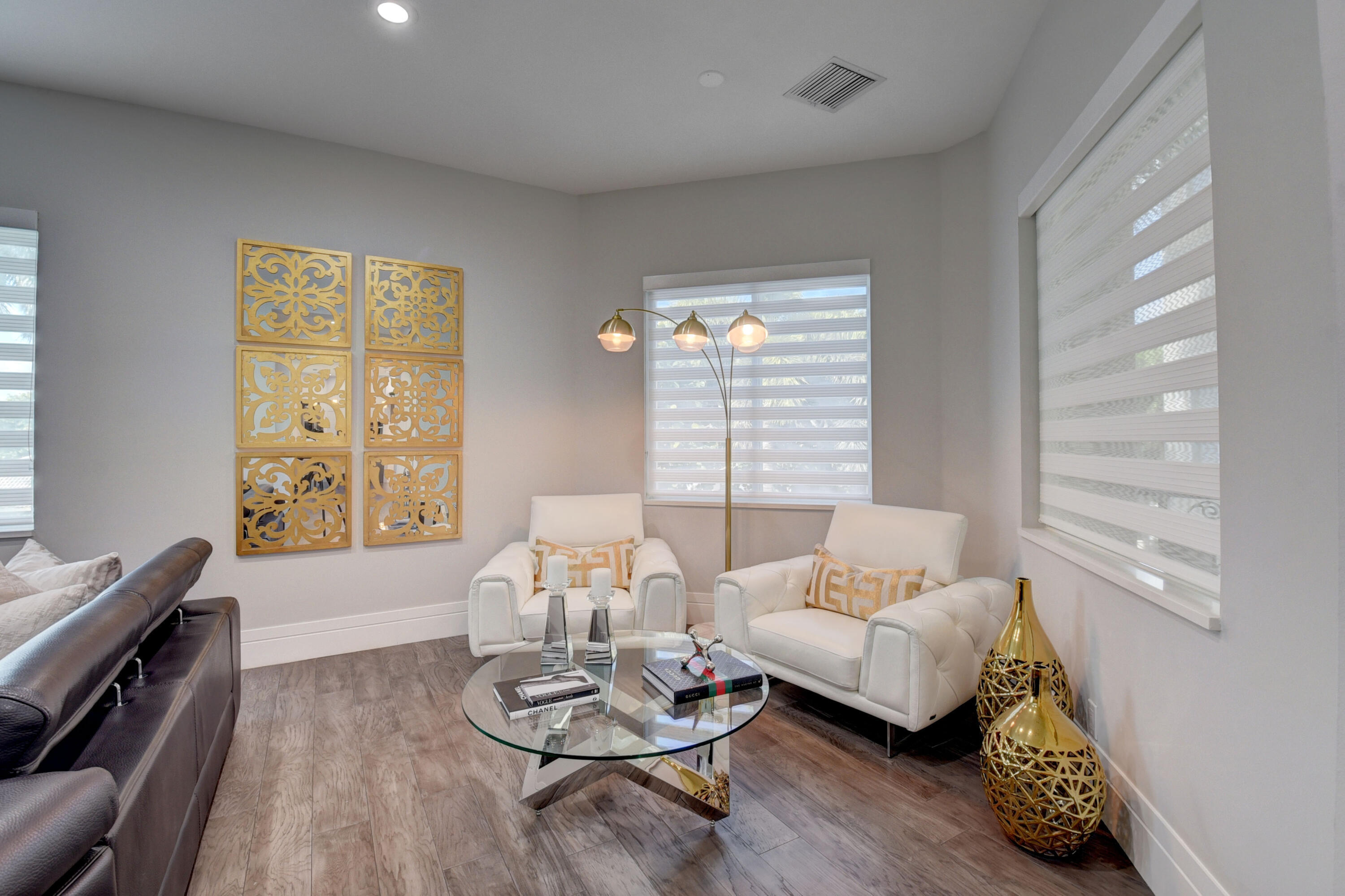 SATURNIA - Residential Lease