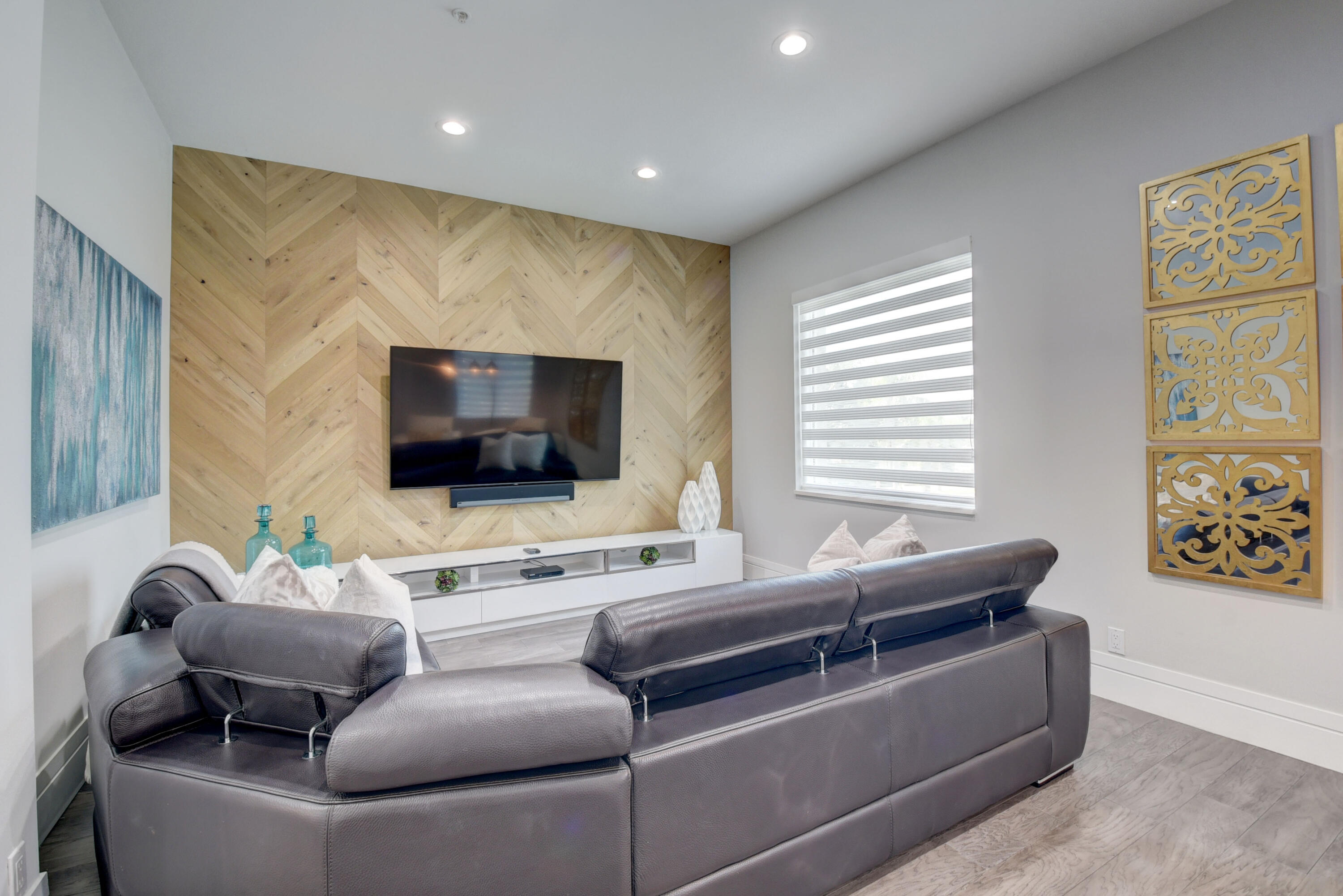 SATURNIA - Residential Lease