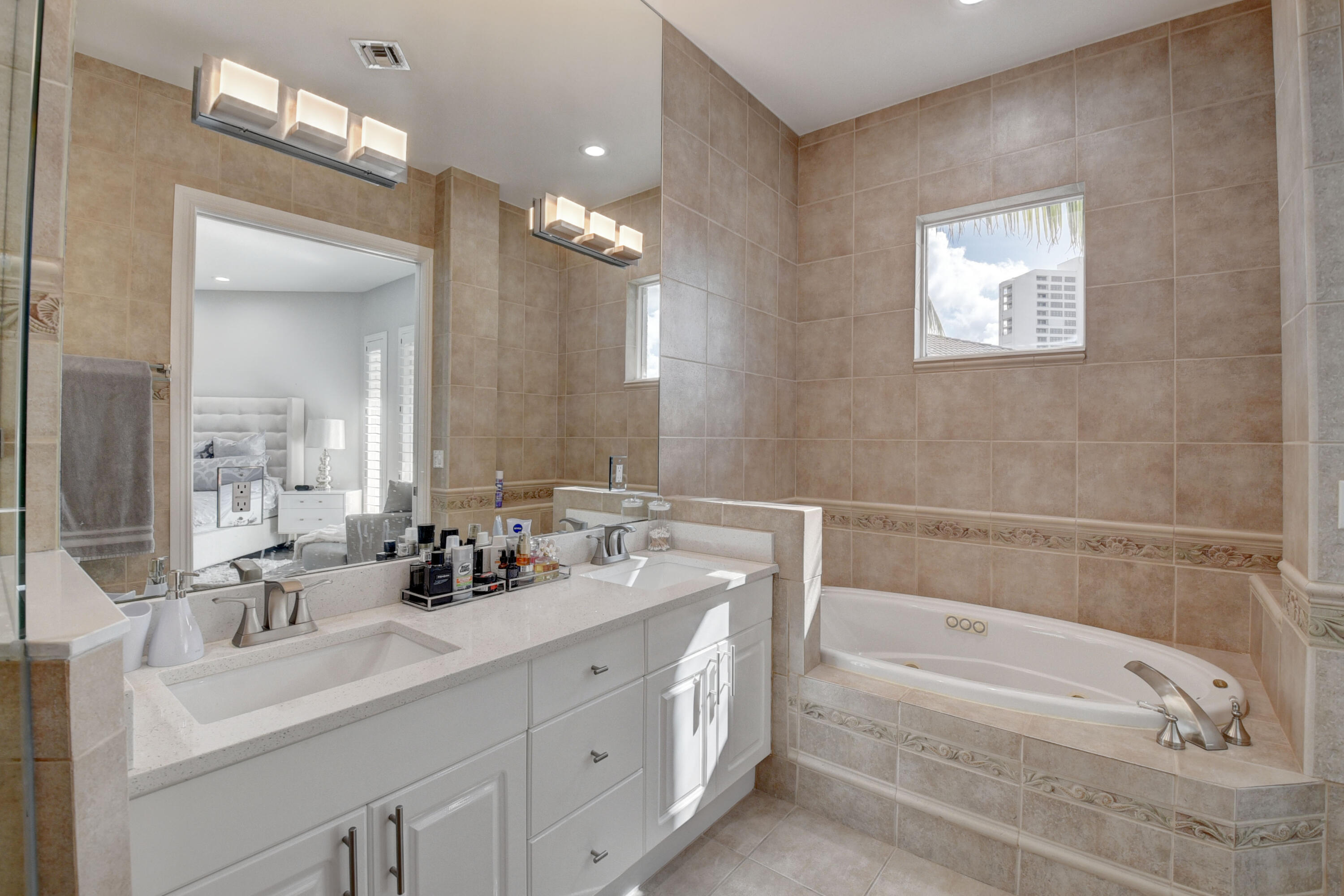 SATURNIA - Residential Lease