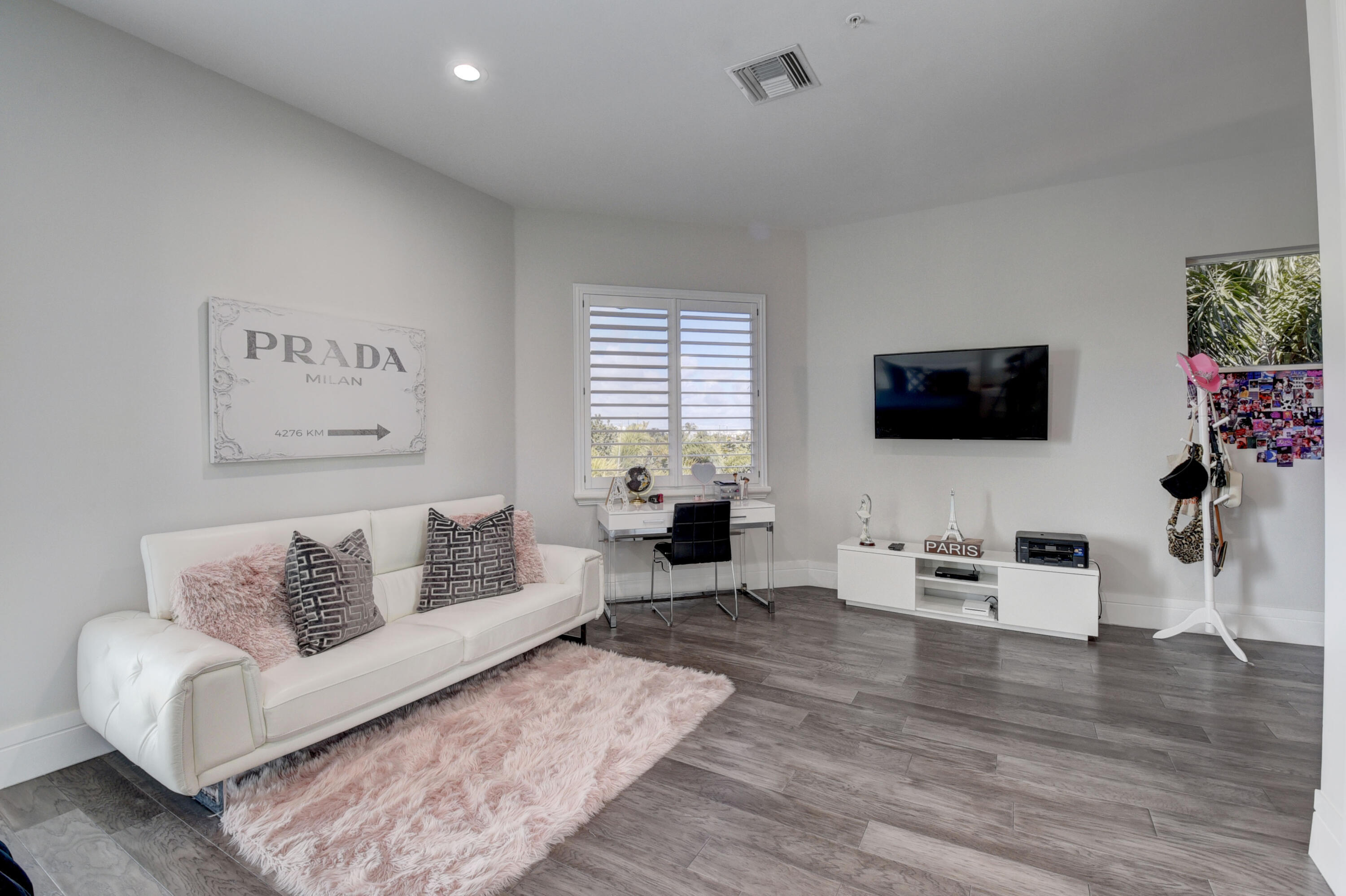 SATURNIA - Residential Lease