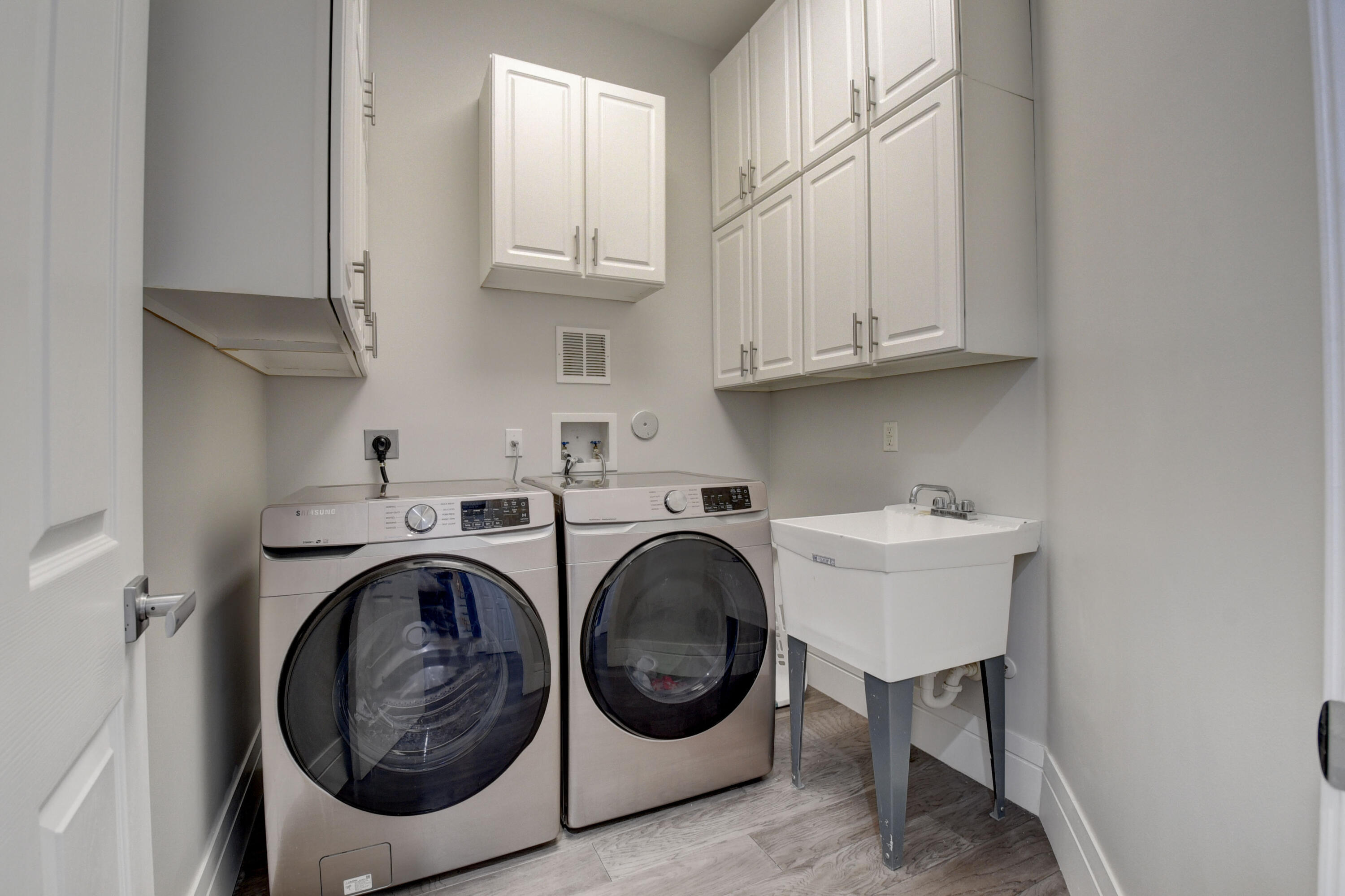 SATURNIA - Residential Lease