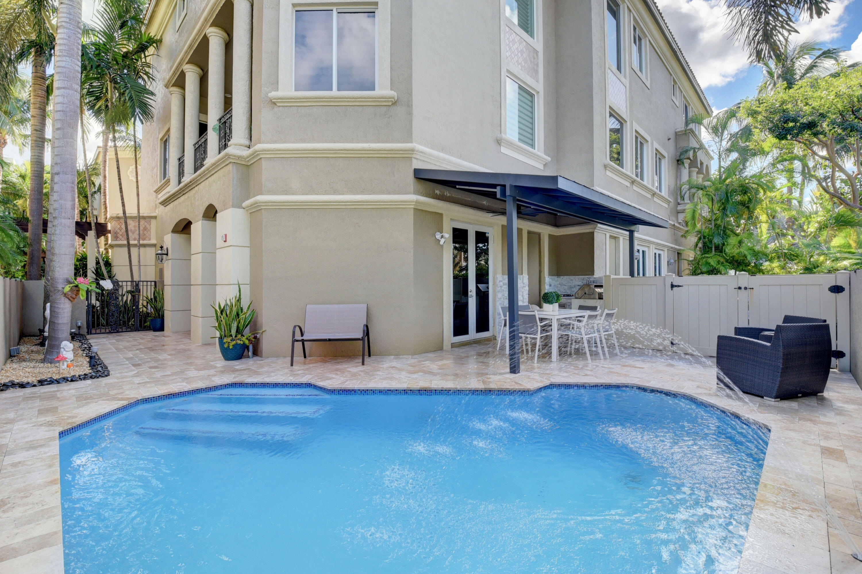 SATURNIA - Residential Lease