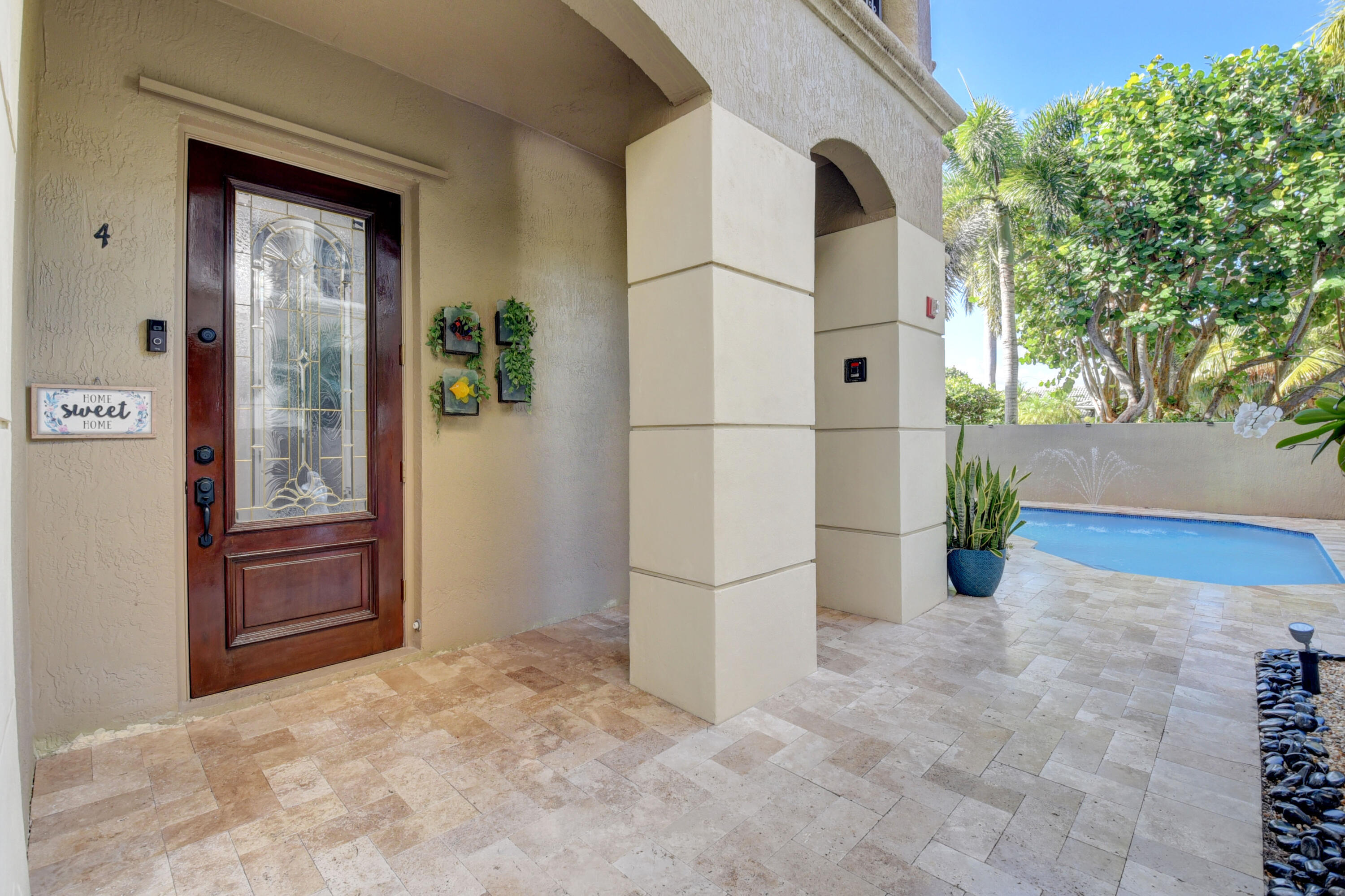 SATURNIA - Residential Lease