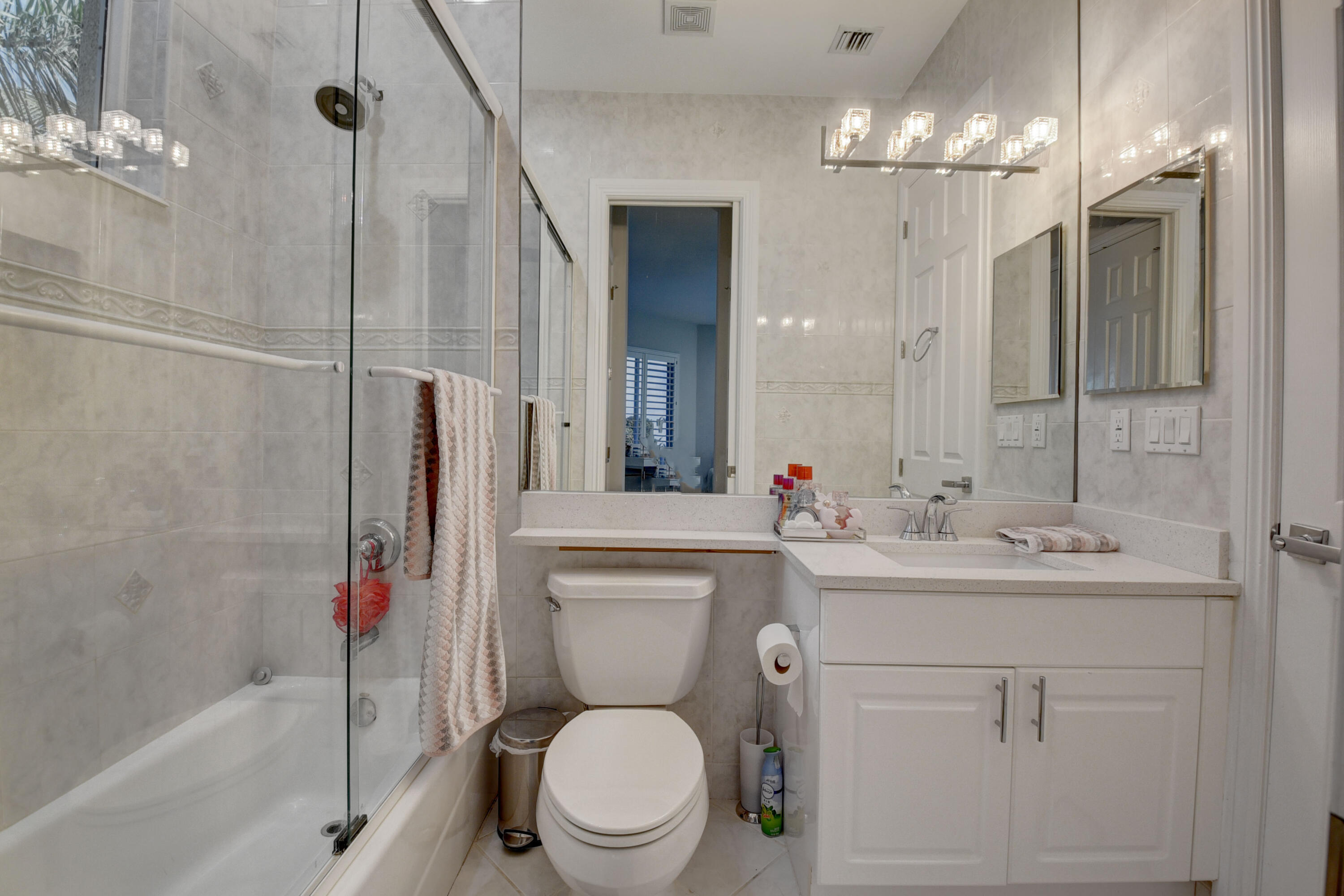SATURNIA - Residential Lease