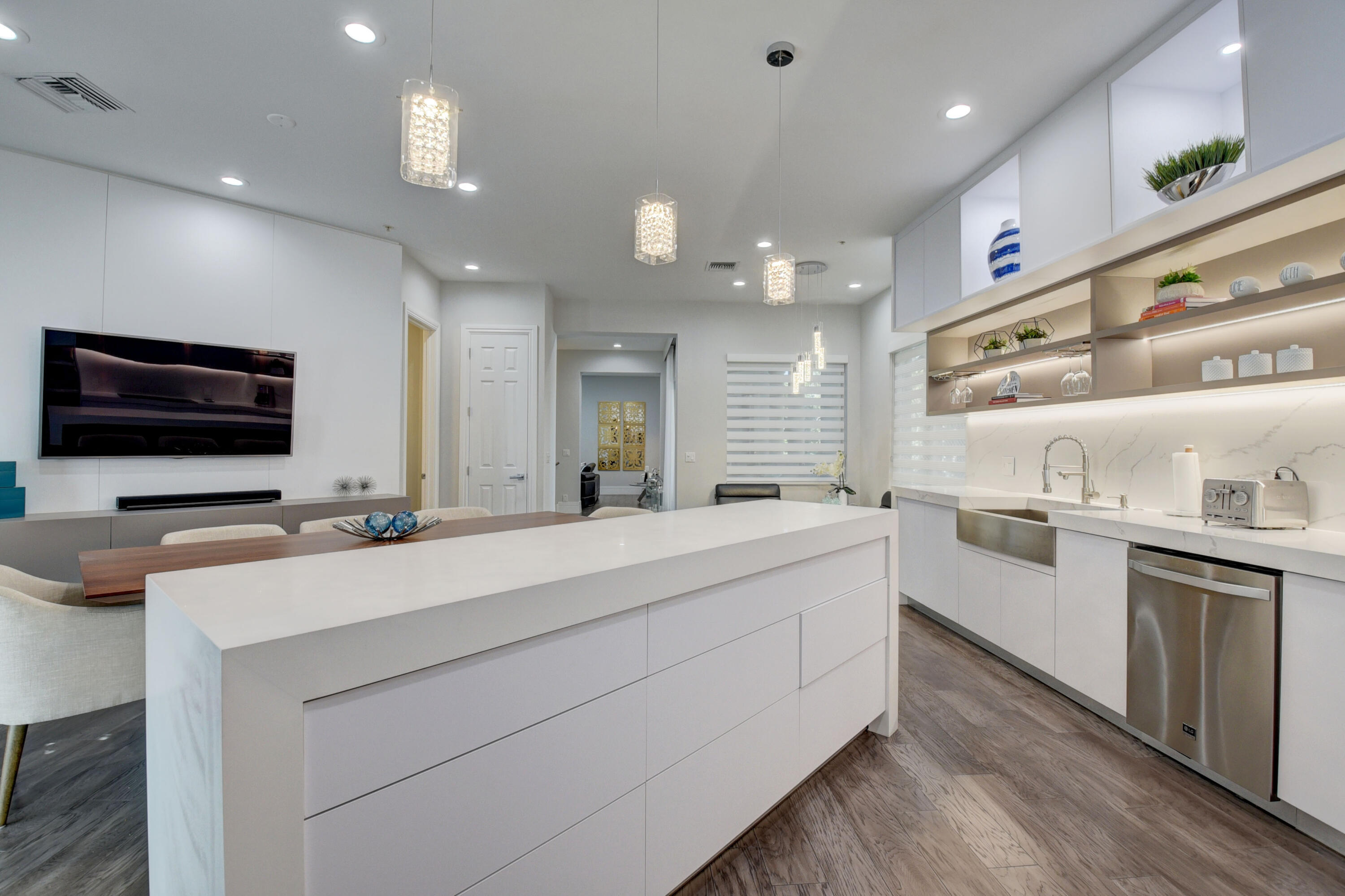 SATURNIA - Residential Lease