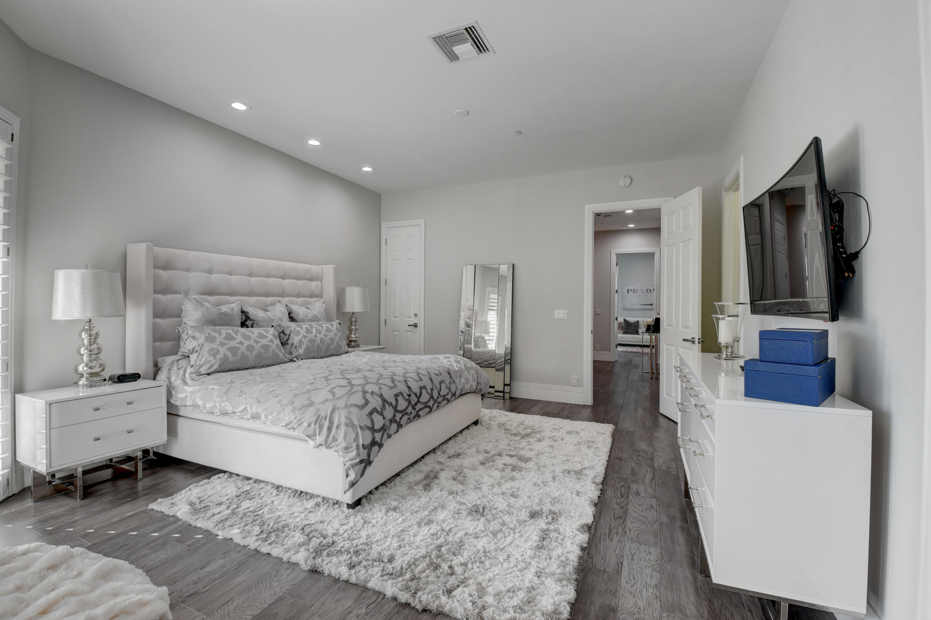 SATURNIA - Residential Lease