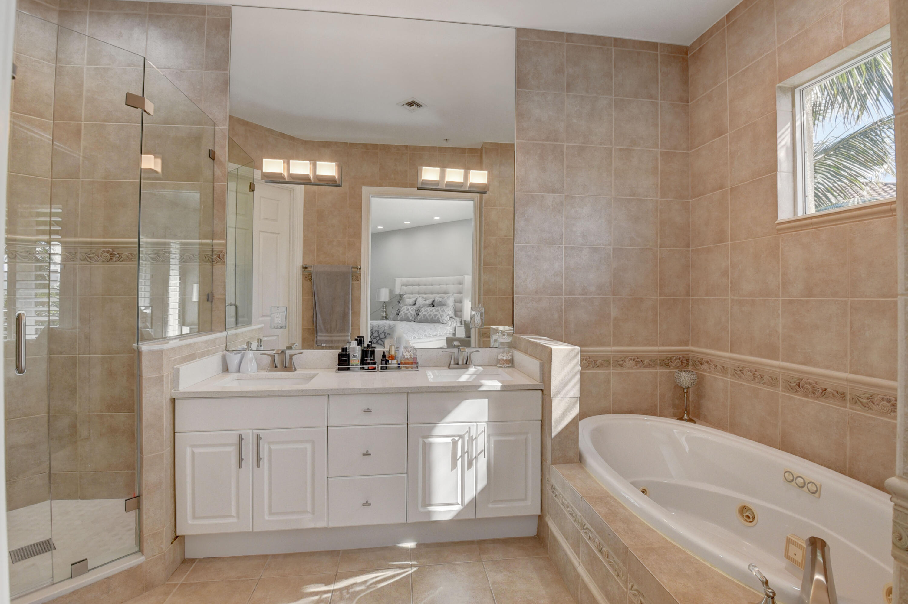 SATURNIA - Residential Lease