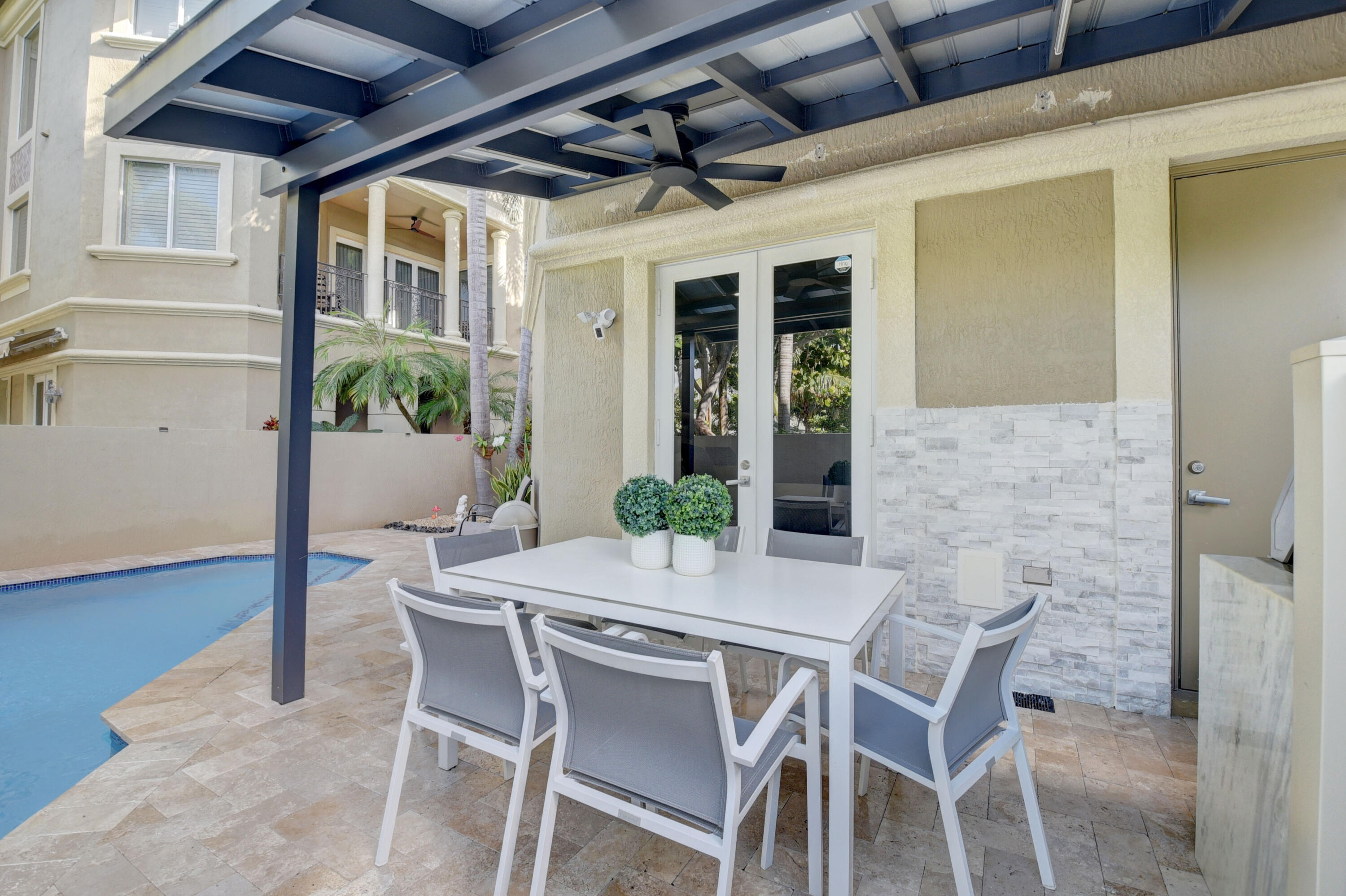 SATURNIA - Residential Lease