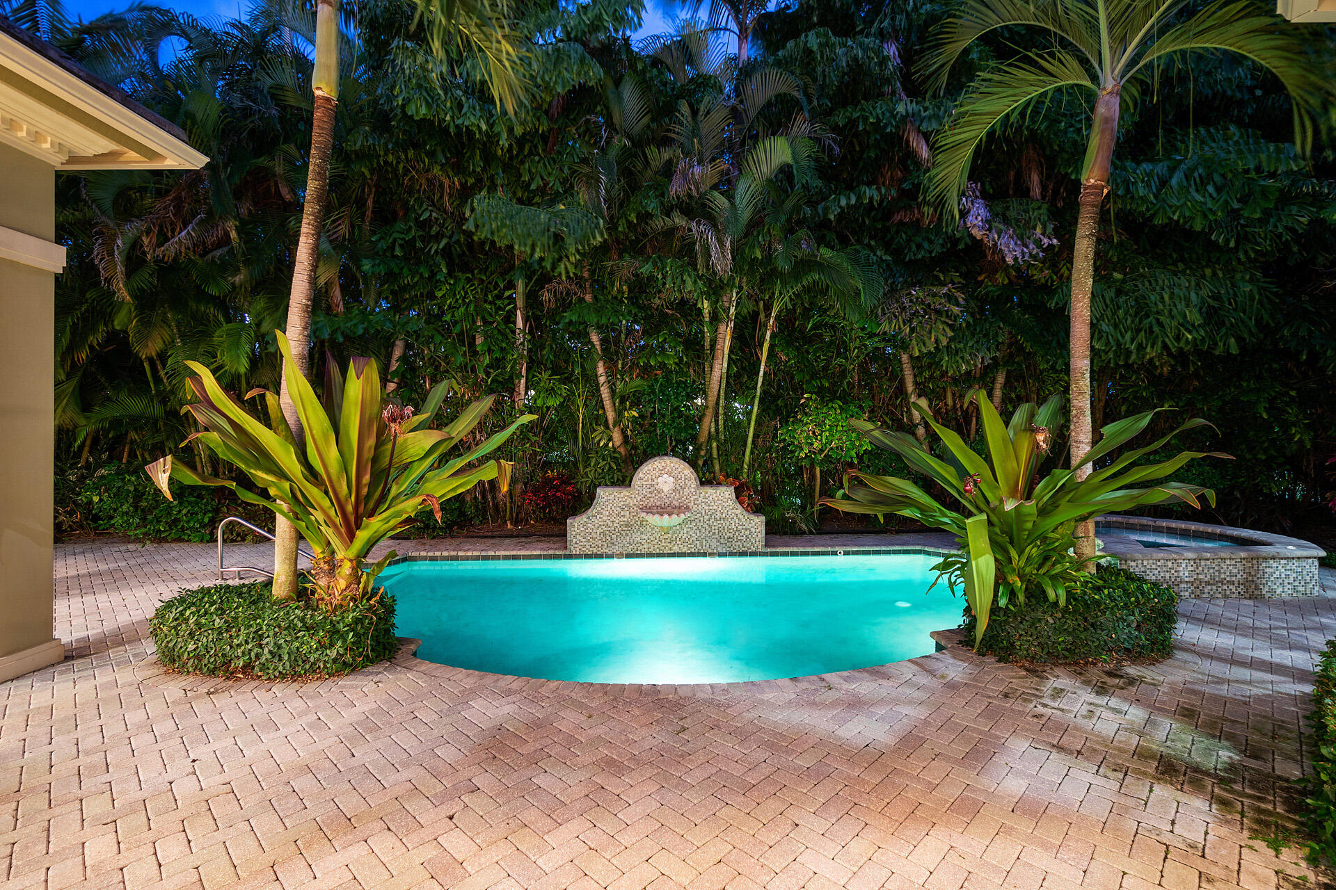 ROYAL PALM YACHT & COUNTRY CLUB - Residential