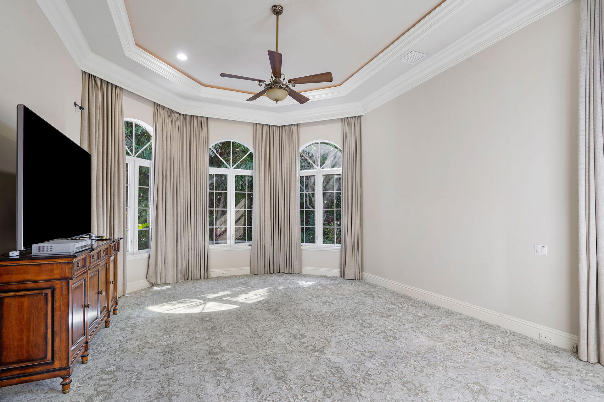 ROYAL PALM YACHT & COUNTRY CLUB - Residential