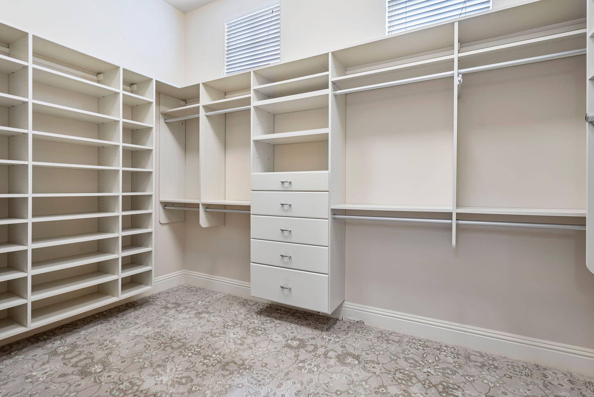 ROYAL PALM YACHT & COUNTRY CLUB - Residential