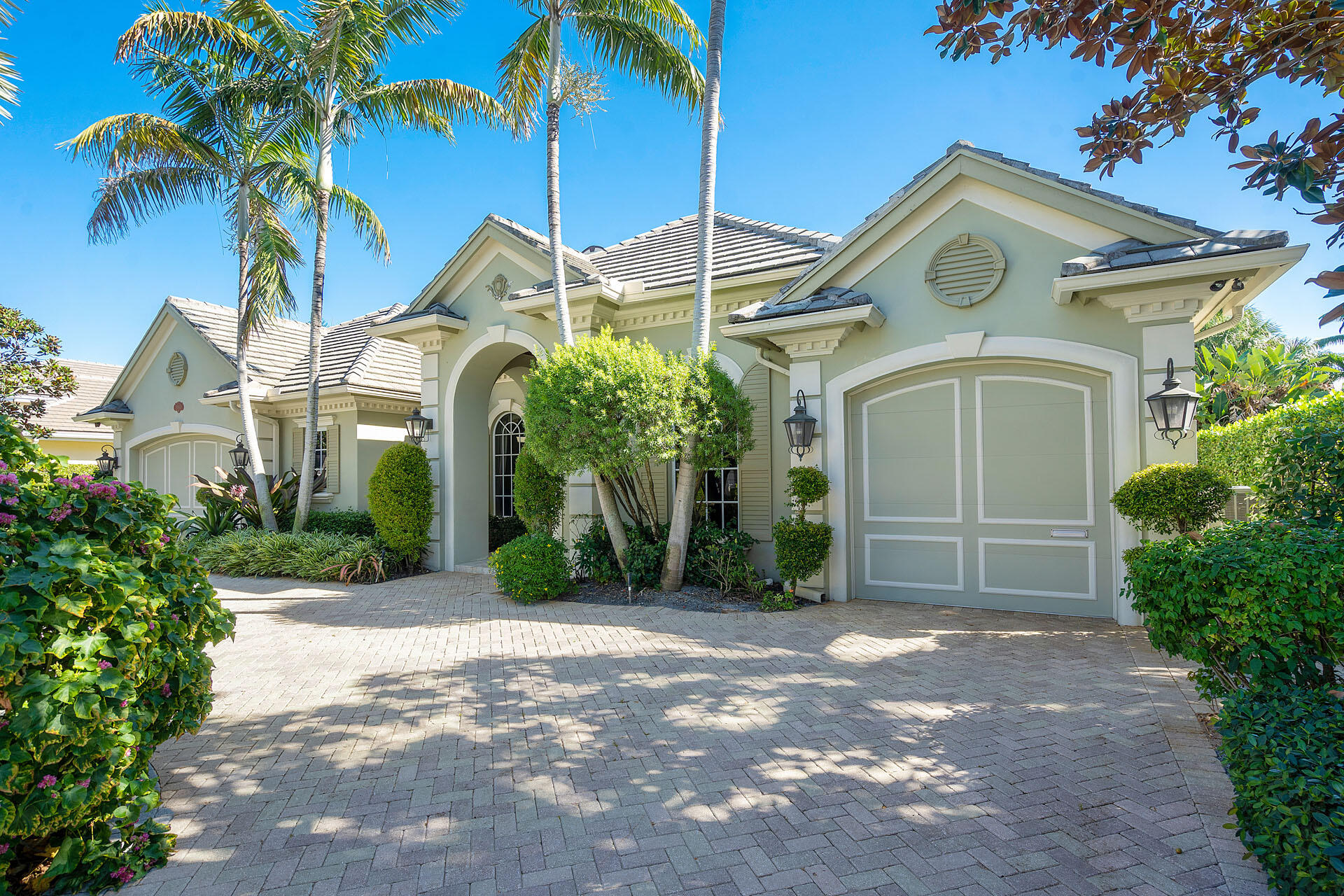 ROYAL PALM YACHT & COUNTRY CLUB - Residential