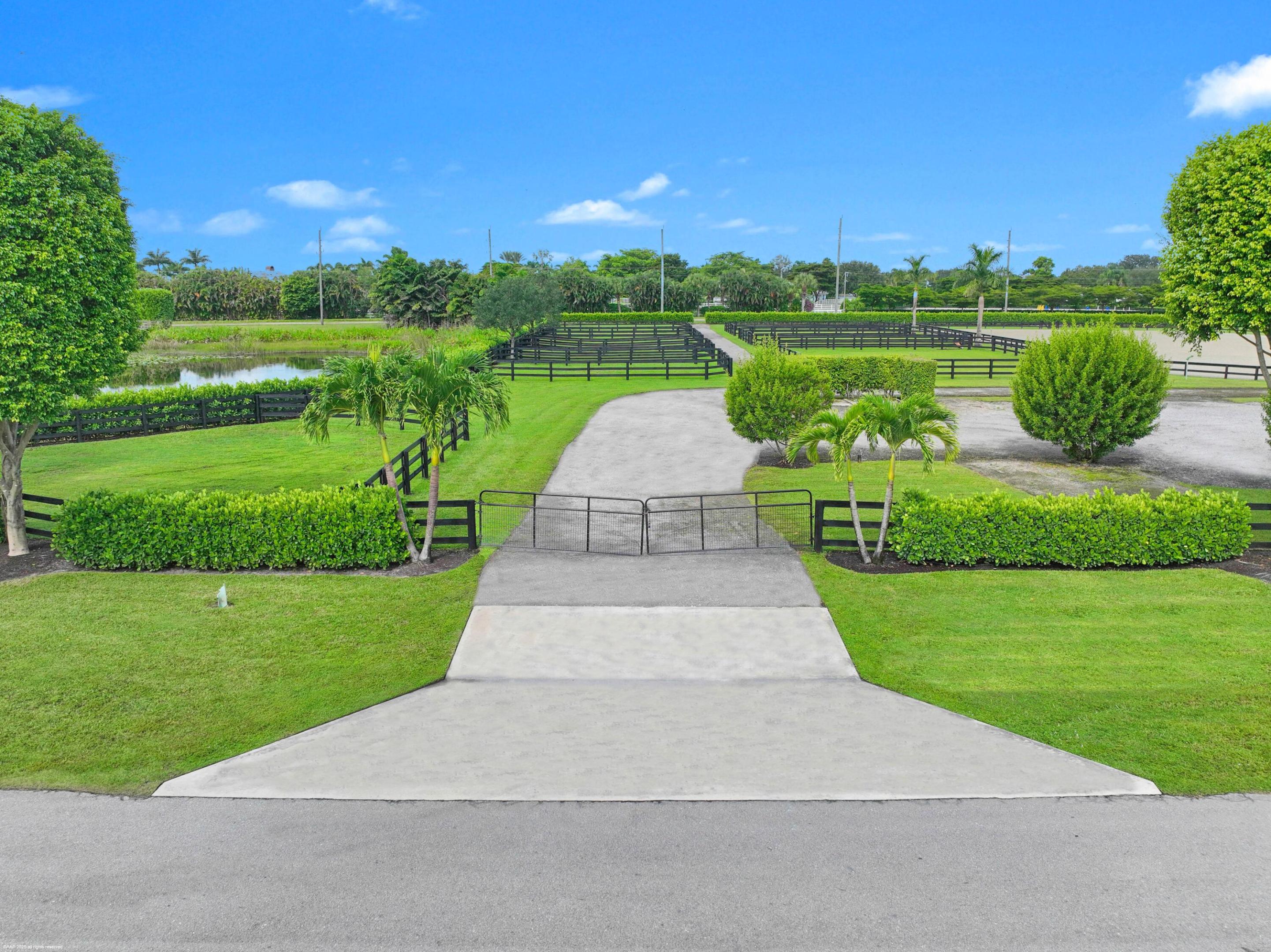 GRAND PRIX VILLAGE SOUTH - Land