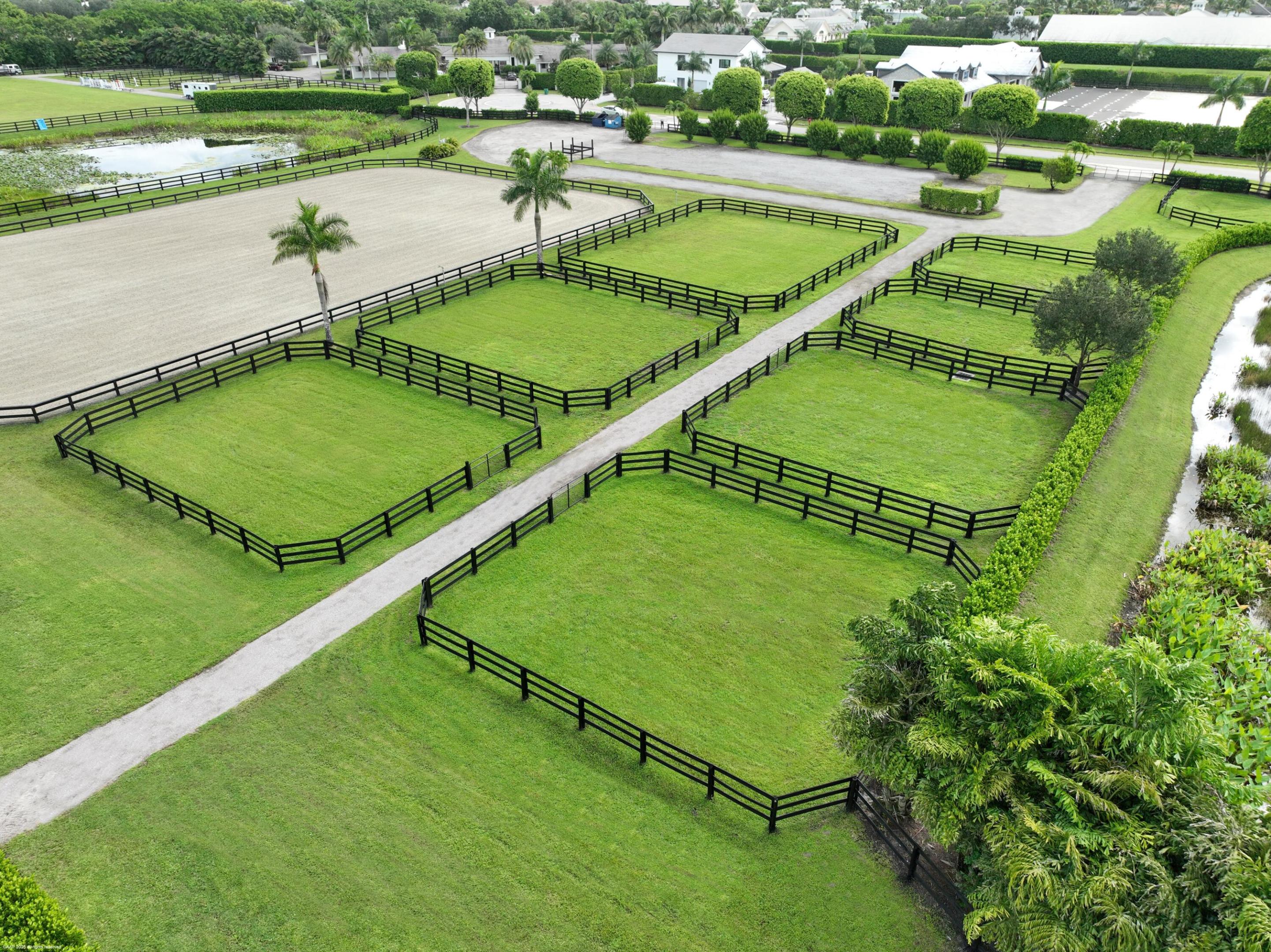 GRAND PRIX VILLAGE SOUTH - Land