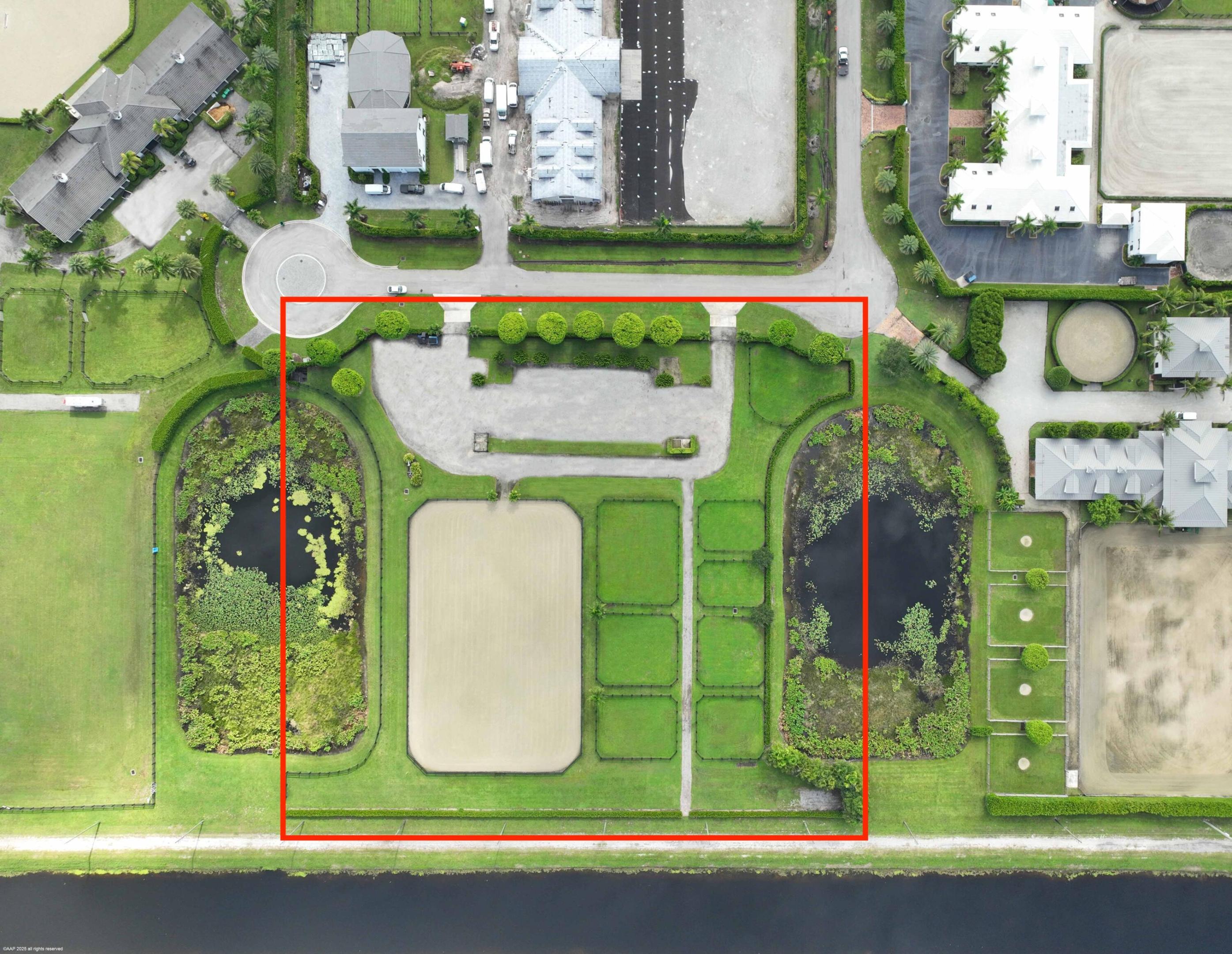 GRAND PRIX VILLAGE SOUTH - Land